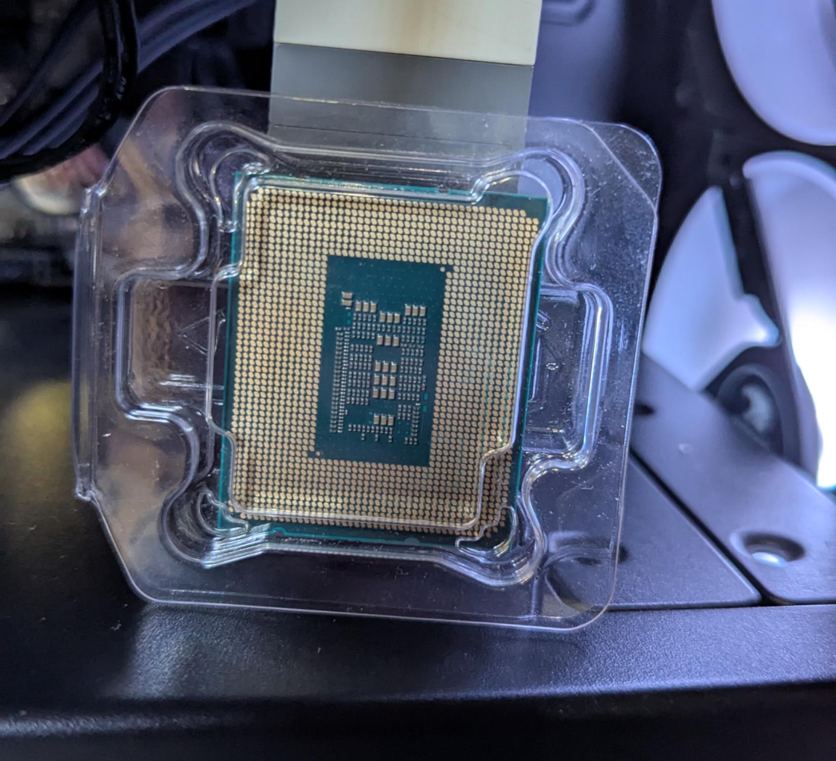 Intel i3 12100f