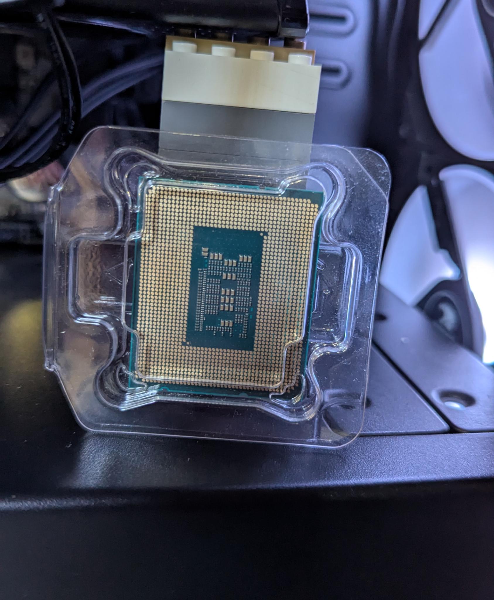 Intel i3 12100f
