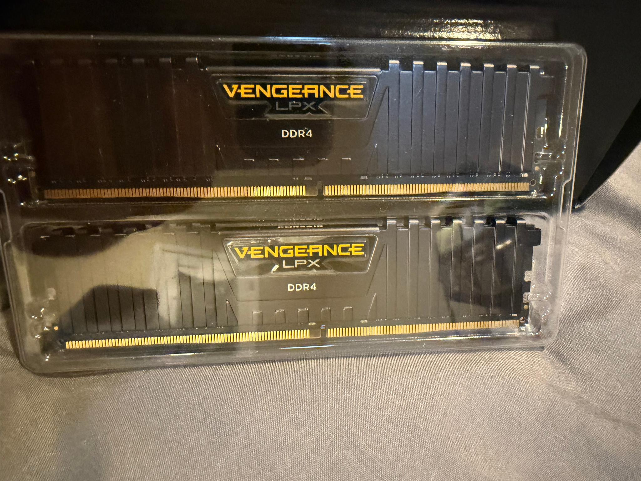 AM4 Phantom Gaming ITX mobo and Corsair 32gig ram combo