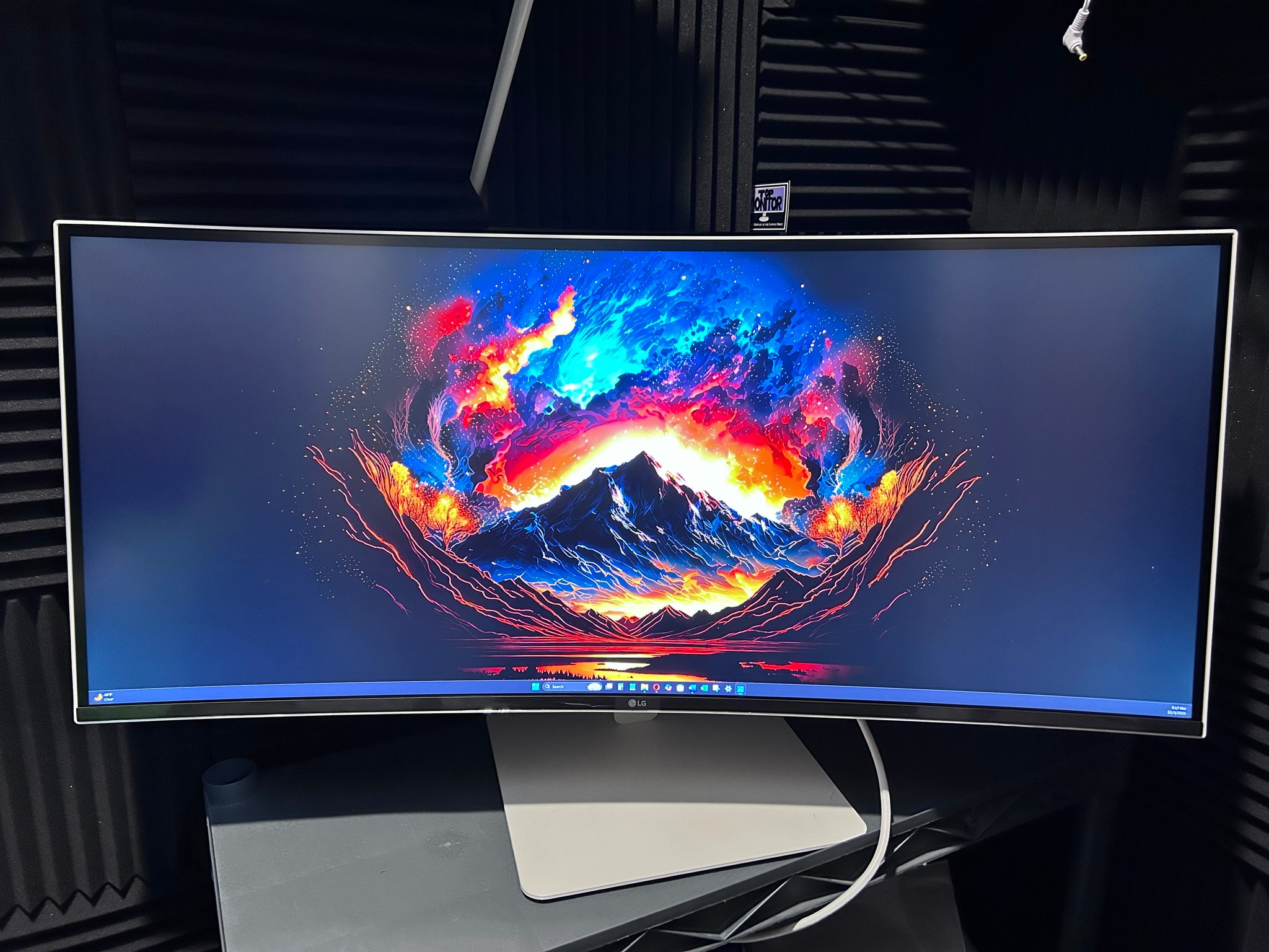 LG 38" UltraWide (3840 x 1600p) 144Hz (Nano-IPS) (21:9) Curved Screen Monitor