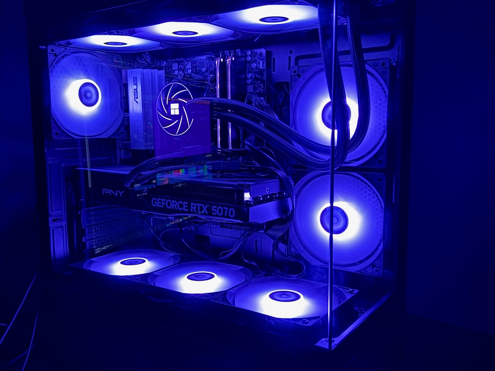 5070/Ryzen 7 7700x/16GB DDR5/1TB NVme Gaming pc