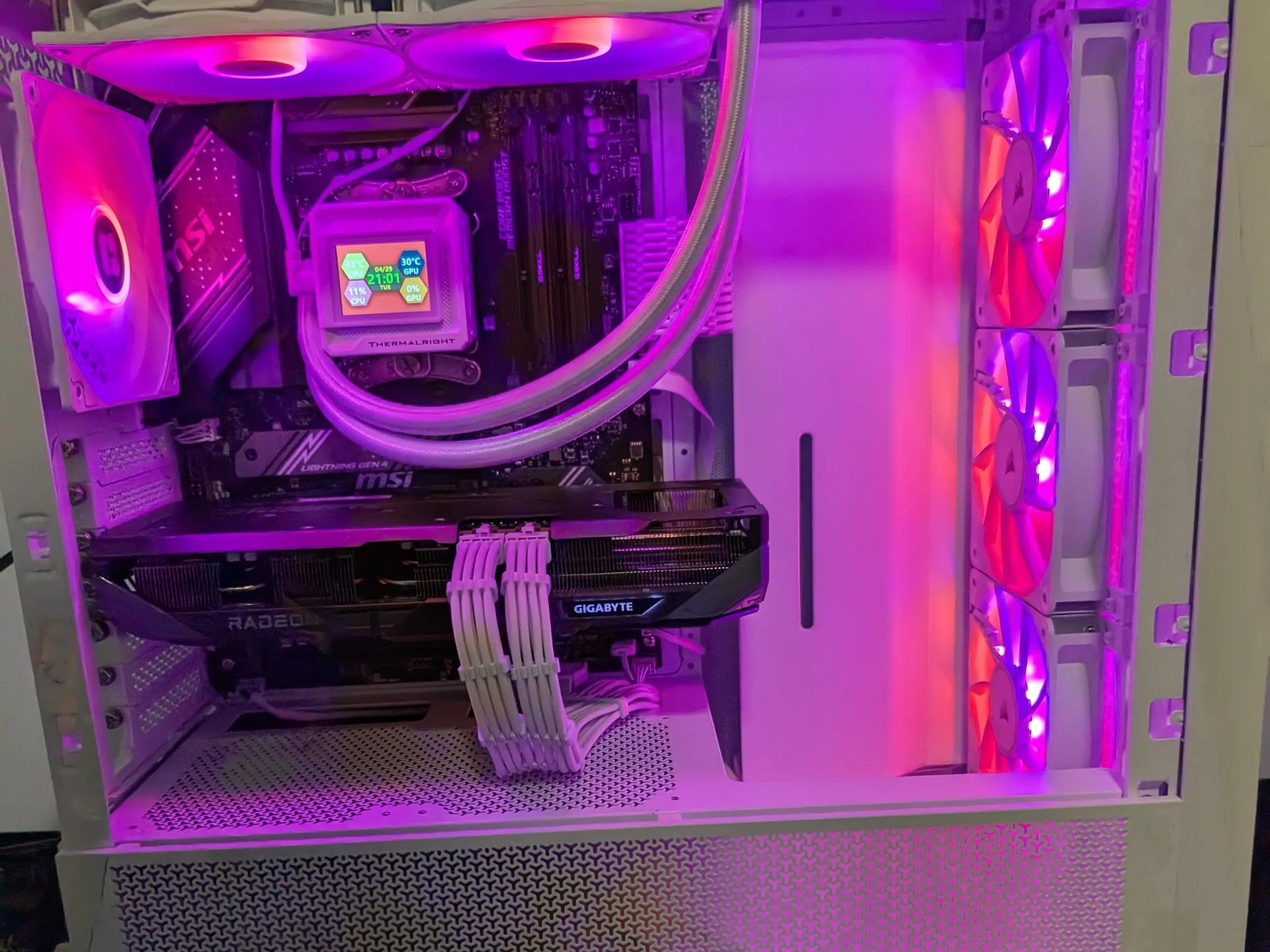 RX 9070 - Ryzen 7 9700x Cutting Edge Gaming PC