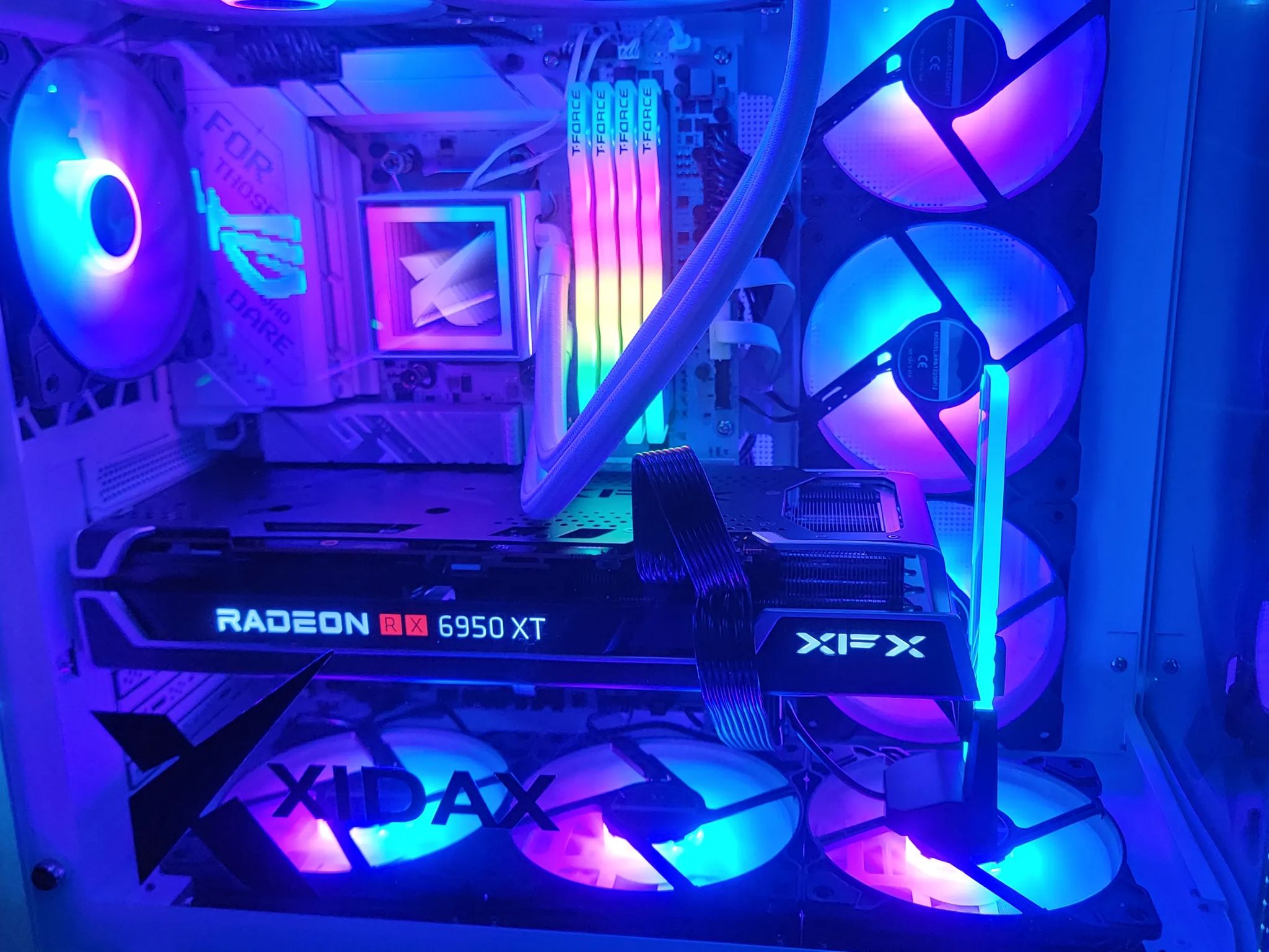 T-Force Delta RGB DDR5 White-4x16 64 GB 6000/CL38