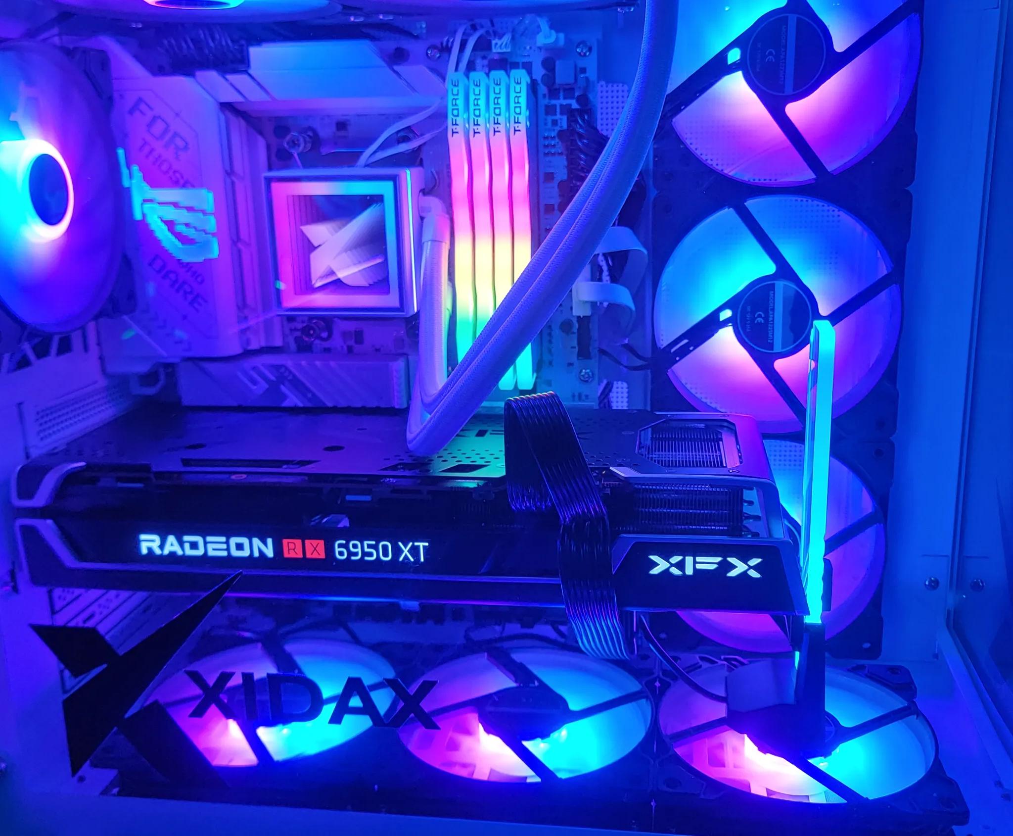 T-Force Delta RGB DDR5 White-4x16 64 GB 6000/CL38