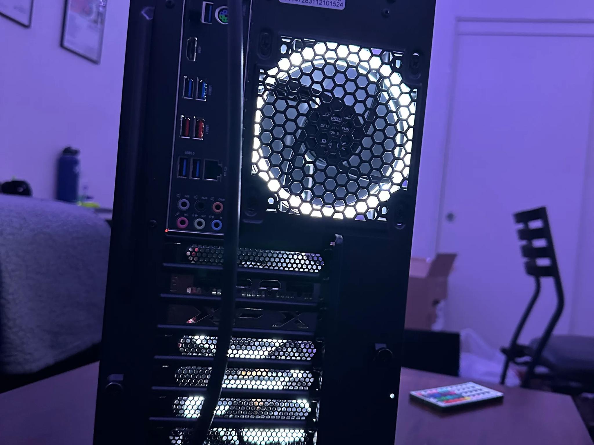 Ryzen 7 1700x / Rx 6600xt 8gb / 16gb DDr4 3000mhz Ram Custom Gaming PC