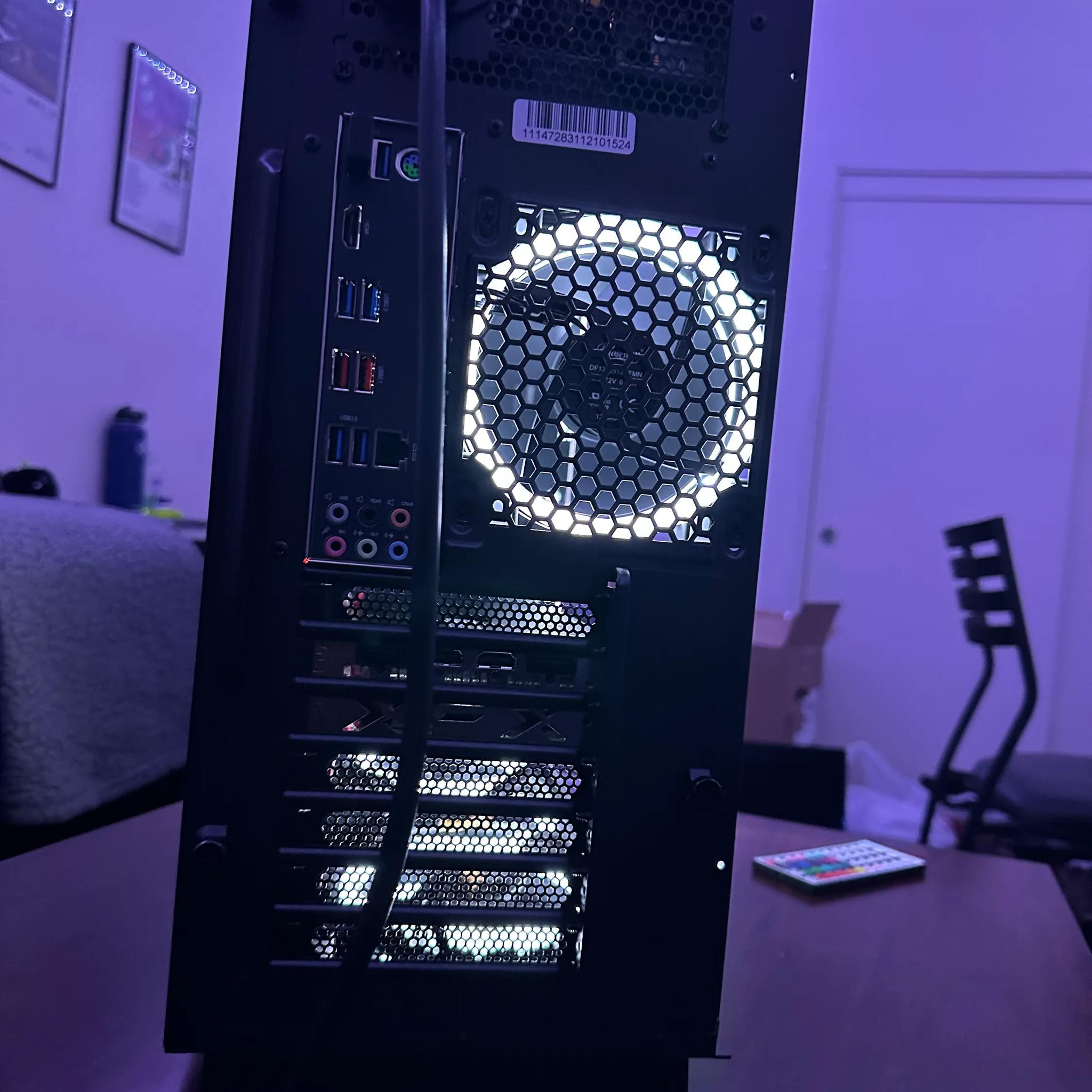 Ryzen 7 1700x / Rx 6600xt 8gb / 16gb DDr4 3000mhz Ram Custom Gaming PC