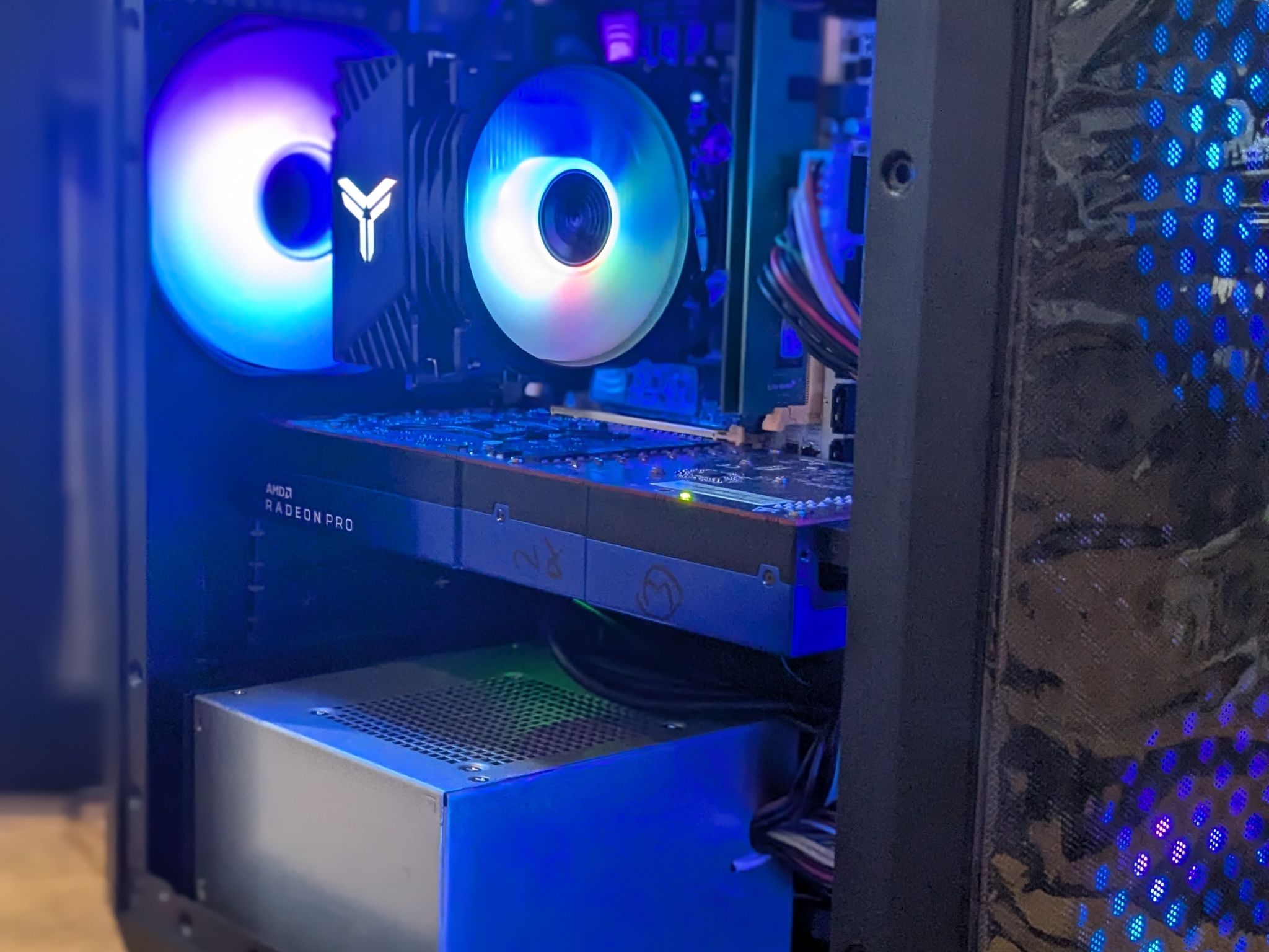 Workstation Gamer | 8 Core Xeon (same as i7), 32GB RAM, 8GB AMD W5700, 480GB SSD, Win11
