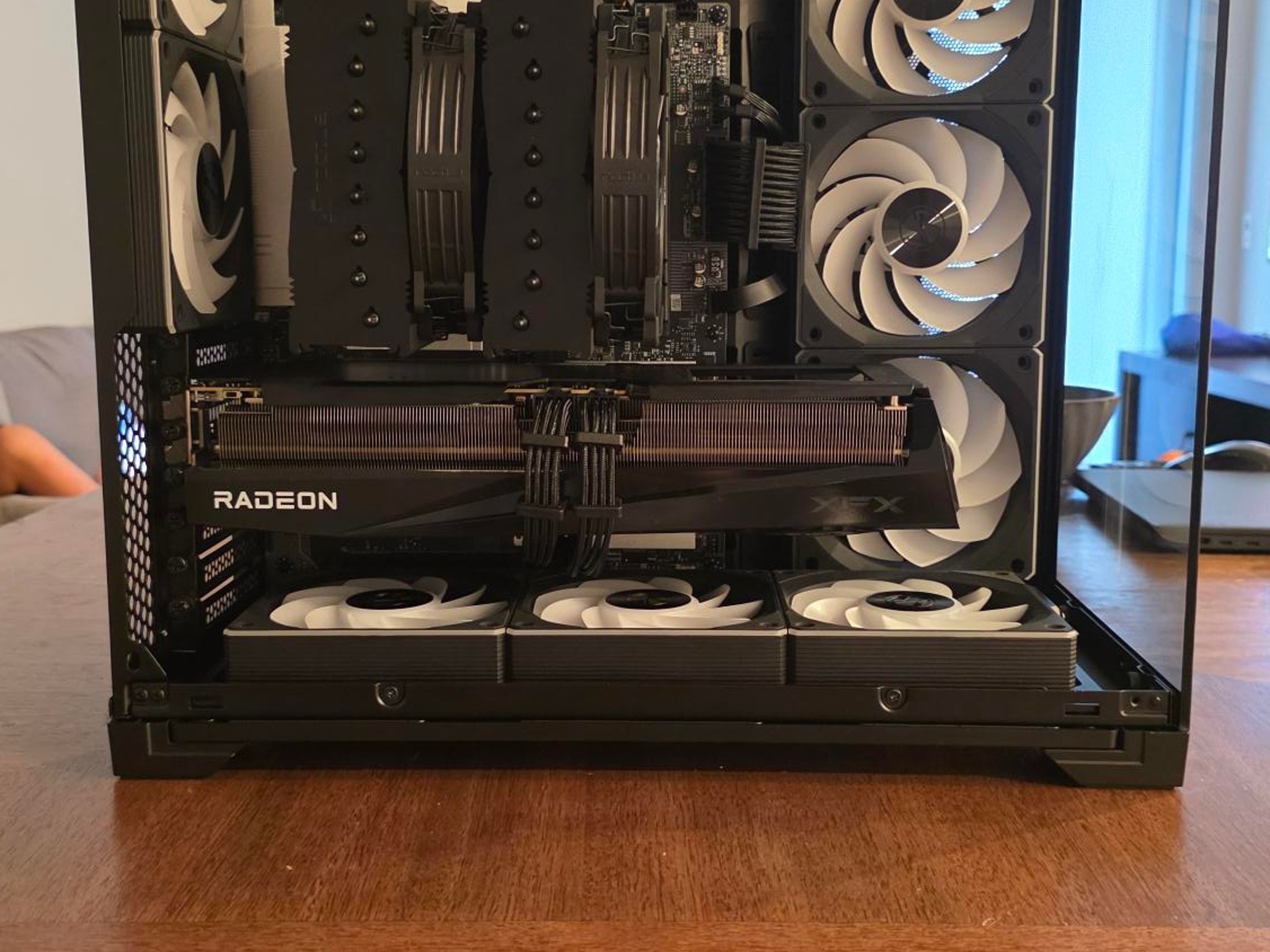 Radeon RX 9070 XT Custom Gaming PC - Ryzen 7 9800X3D, 32GB RAM