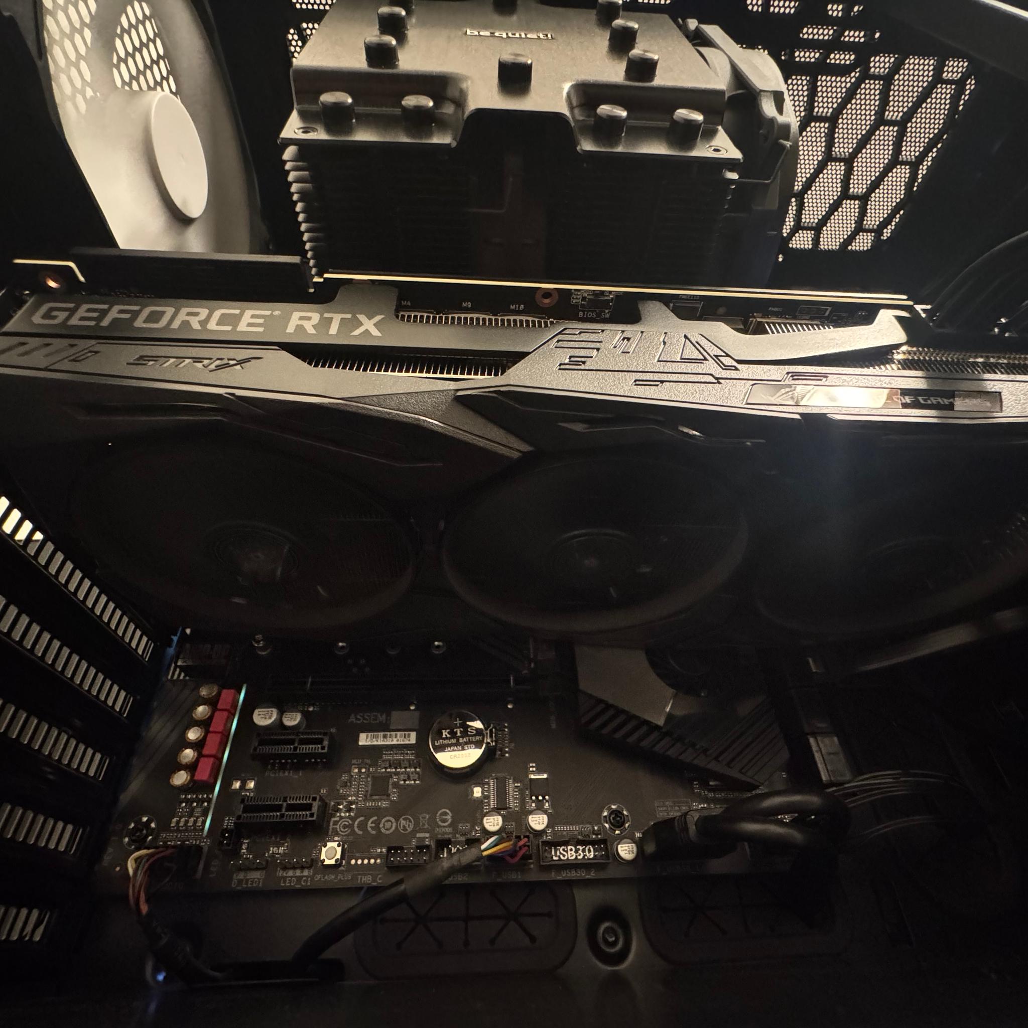 Gaming PC | RTX 2070 Super |  Ryzen 9 3900X | 32GB RAM | 1TB SSD | Razer Keyboard & Mouse