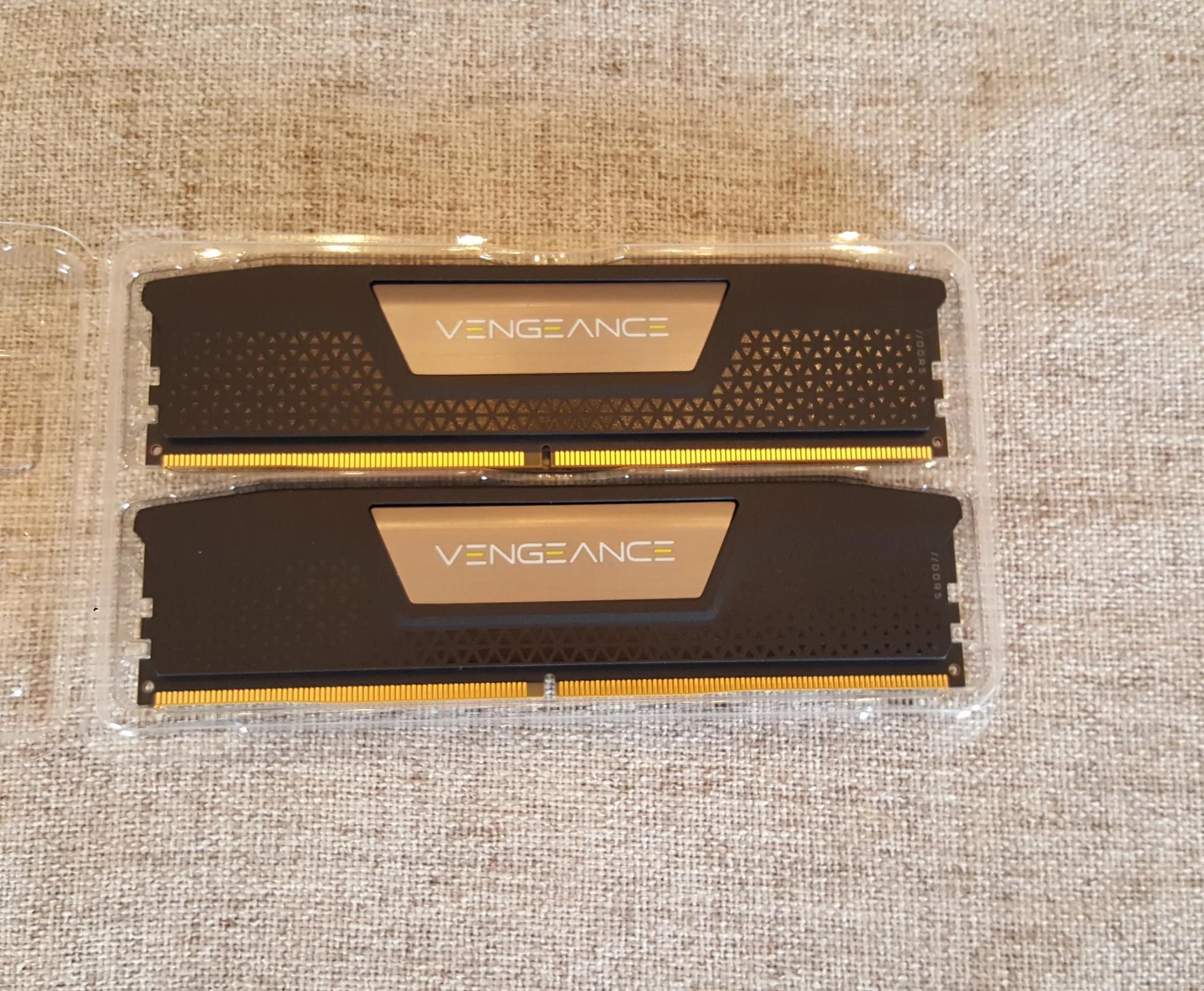 32GB Corsair Vengeance DDR5 6000MHz CL30