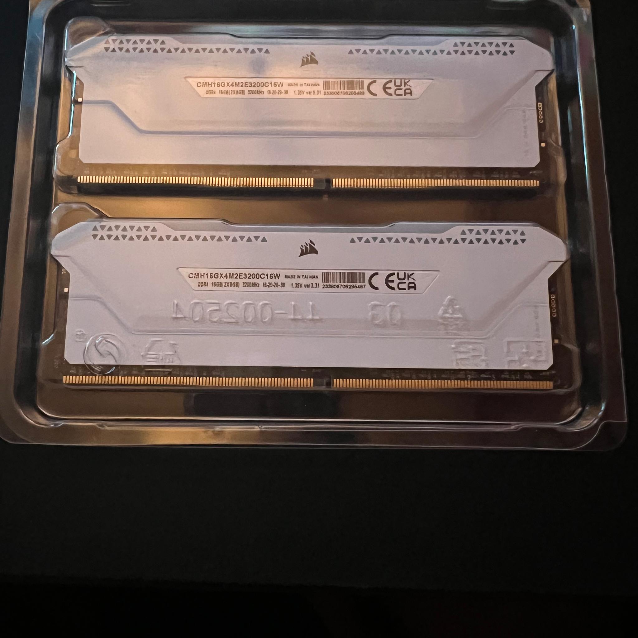 Corsair Vengeance RGB Pro SL 16GB (2x8GB) DDR4 3200 (PC4-25600) C16 1.35V Desktop Memory - White