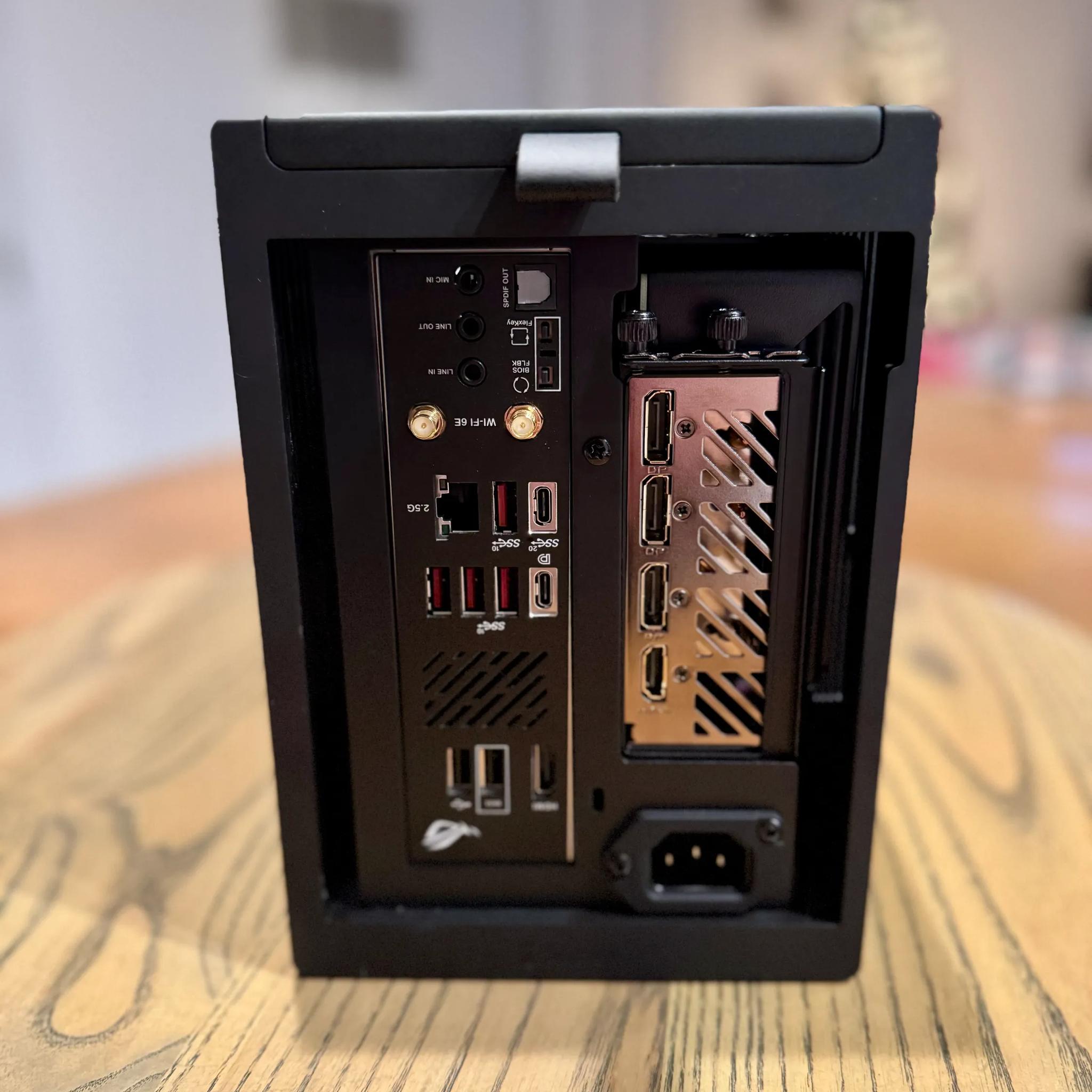 The Distinguished Gentleman 🎩 Fractal Terra, NVIDIA 4070 SUPER OC, RYZEN 7600X, 32GB RAM, 2TB SSD