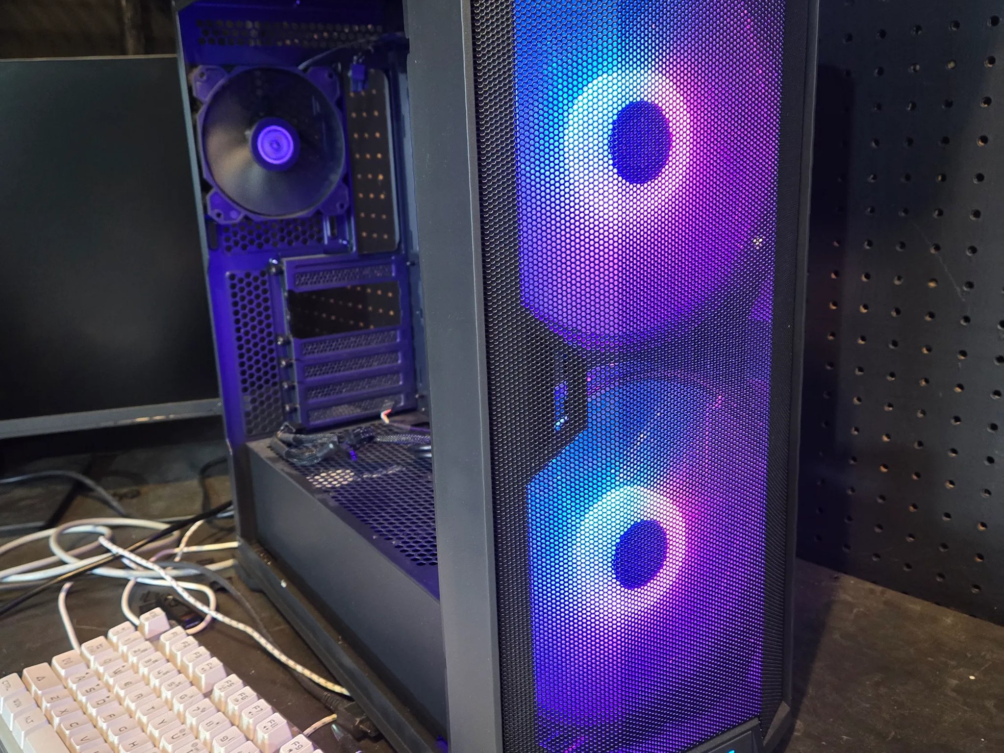 Lian Li 215 Black W/2 RGB 200MM Fans W/1 Non-RGB 120mm fan in rear