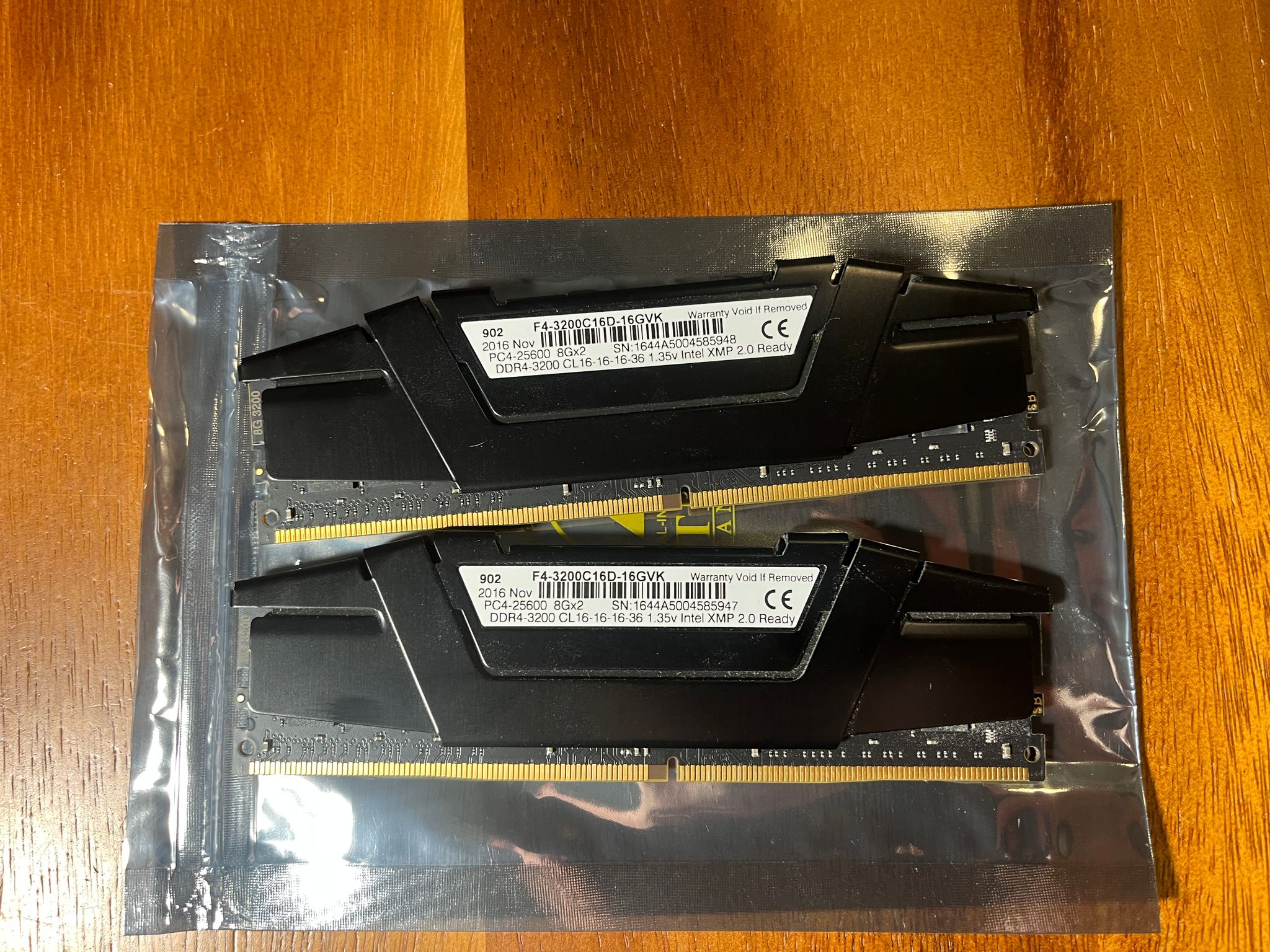 G.Skill RipJaws V 16GB (2x8GB) RAM DDR4 3200MHz F4-3200C16D-16GVK