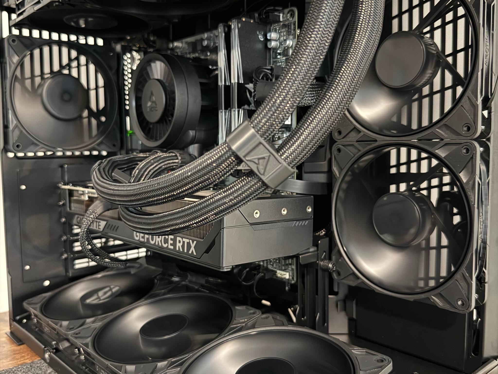 5070 12 GB | 9700x | 32 GB DDR5 | 1 TB M.2 4.0 | 10 x 3000 RPM Artic Fans | CUSTOM BLACK GAMING PC