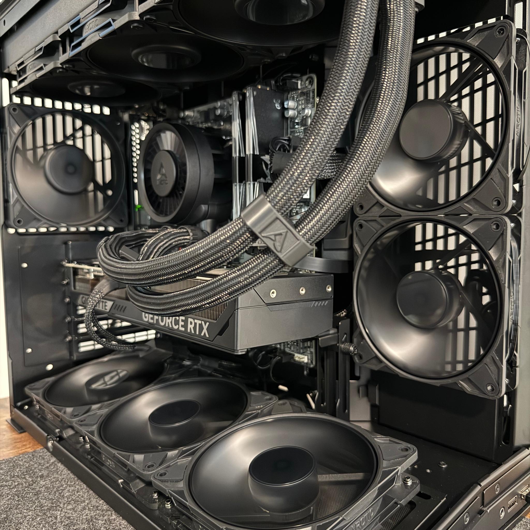 5070 12 GB | 9700x | 32 GB DDR5 | 1 TB M.2 4.0 | 10 x 3000 RPM Artic Fans | CUSTOM BLACK GAMING PC