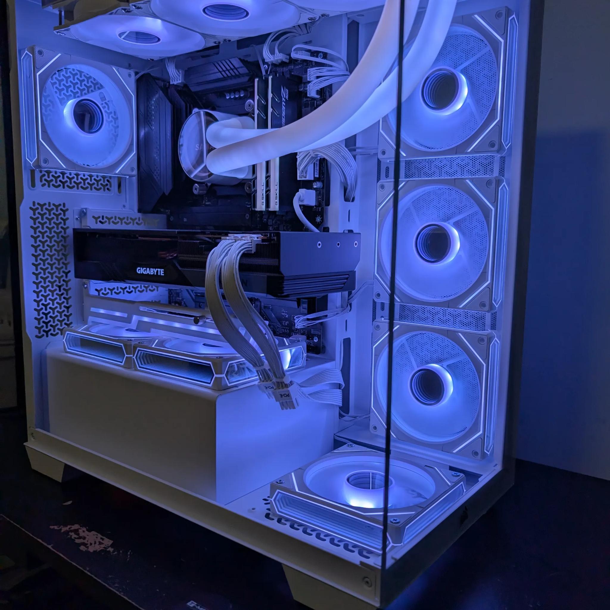 Ultimate Gamer PC - Ryzen 7 5800x3d | RX 7900 GRE | 32 GB DDR 4 4000 RGB | 1 TB NVME
