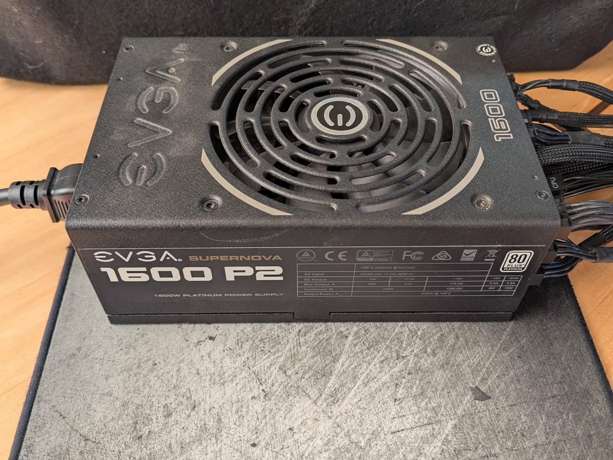 🔹 EVGA SuperNOVA 1600W P2 | Fully modular | 80+ Platinum