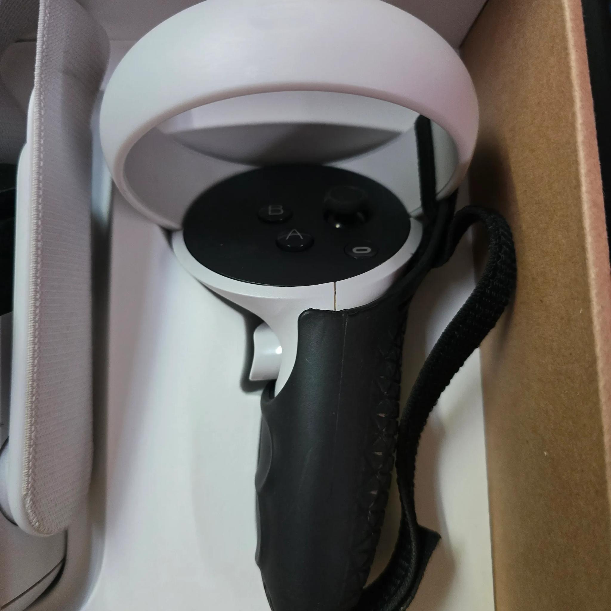 Oculus Quest 2 64GB Fairly Used Minimal Issues