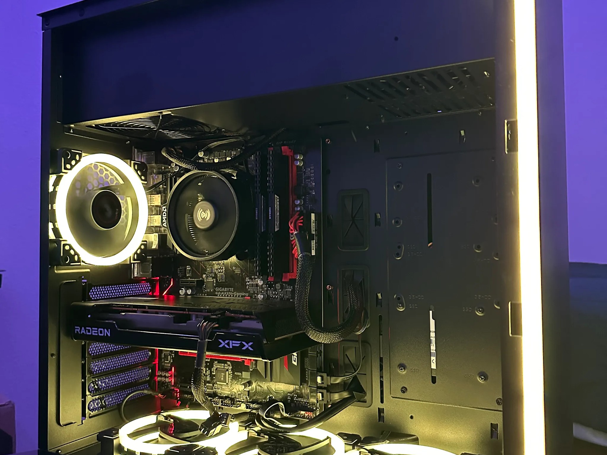 Ryzen 7 1700x / Rx 6600xt 8gb / 16gb DDr4 3000mhz Ram Custom Gaming PC