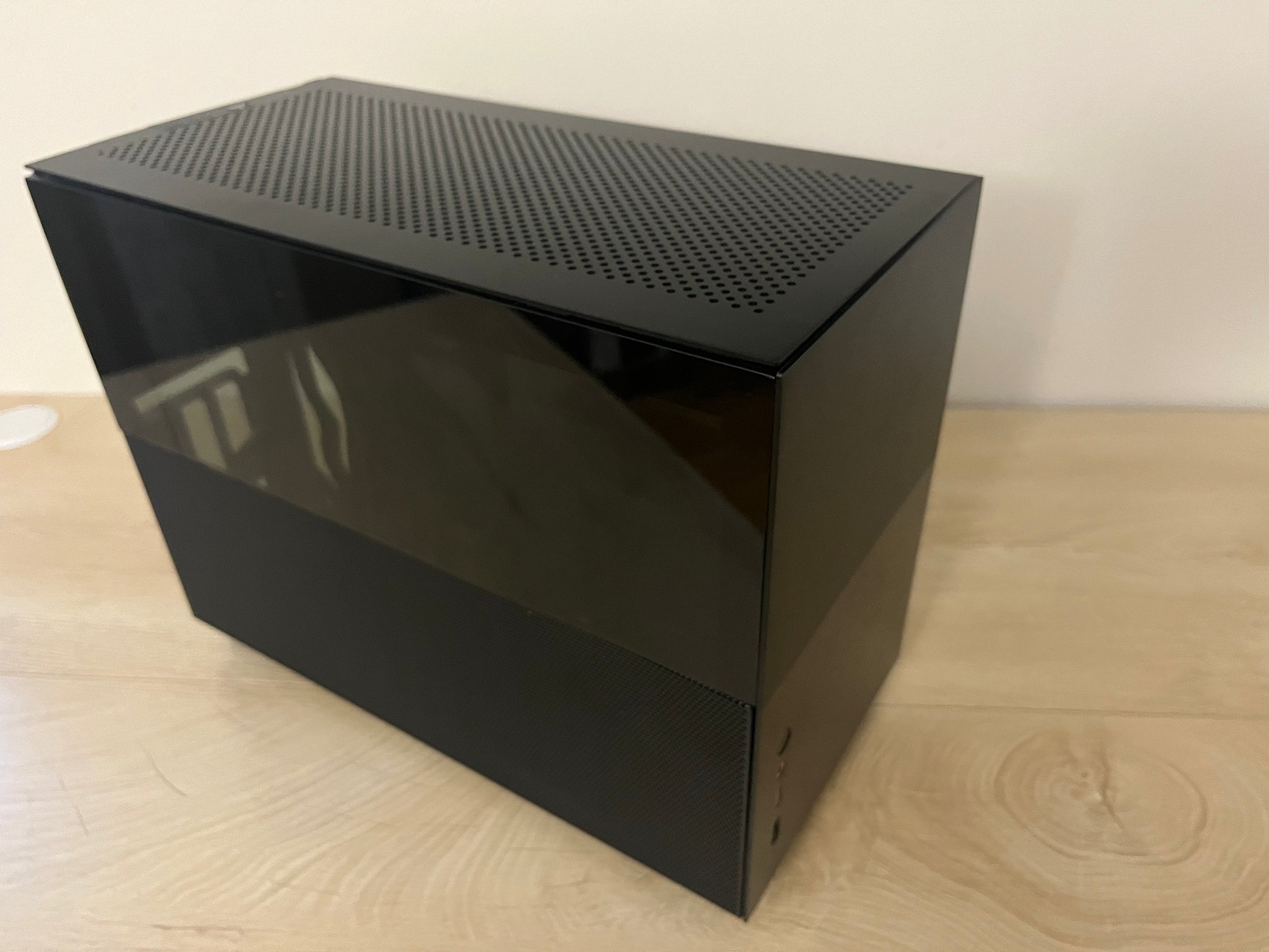 Lian Li Q58 (PCIE 4.0) ITX Case w/ +80 Gold 650w SFX PSU