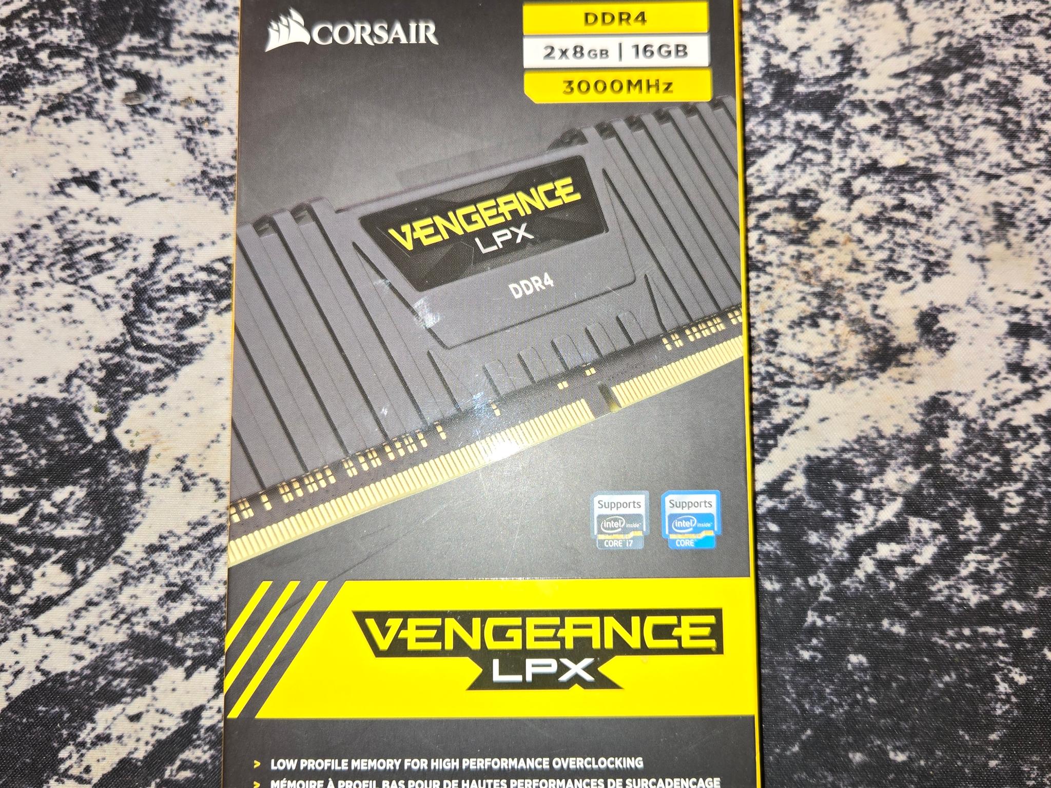 CORSAIR VENGEANCE LPX DDR4 2X8 GB (16 GB) 3000 MHz