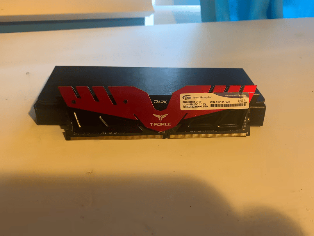 Team Dark 8 GB (1 x 8 GB) DDR4-2400 CL14 Memory