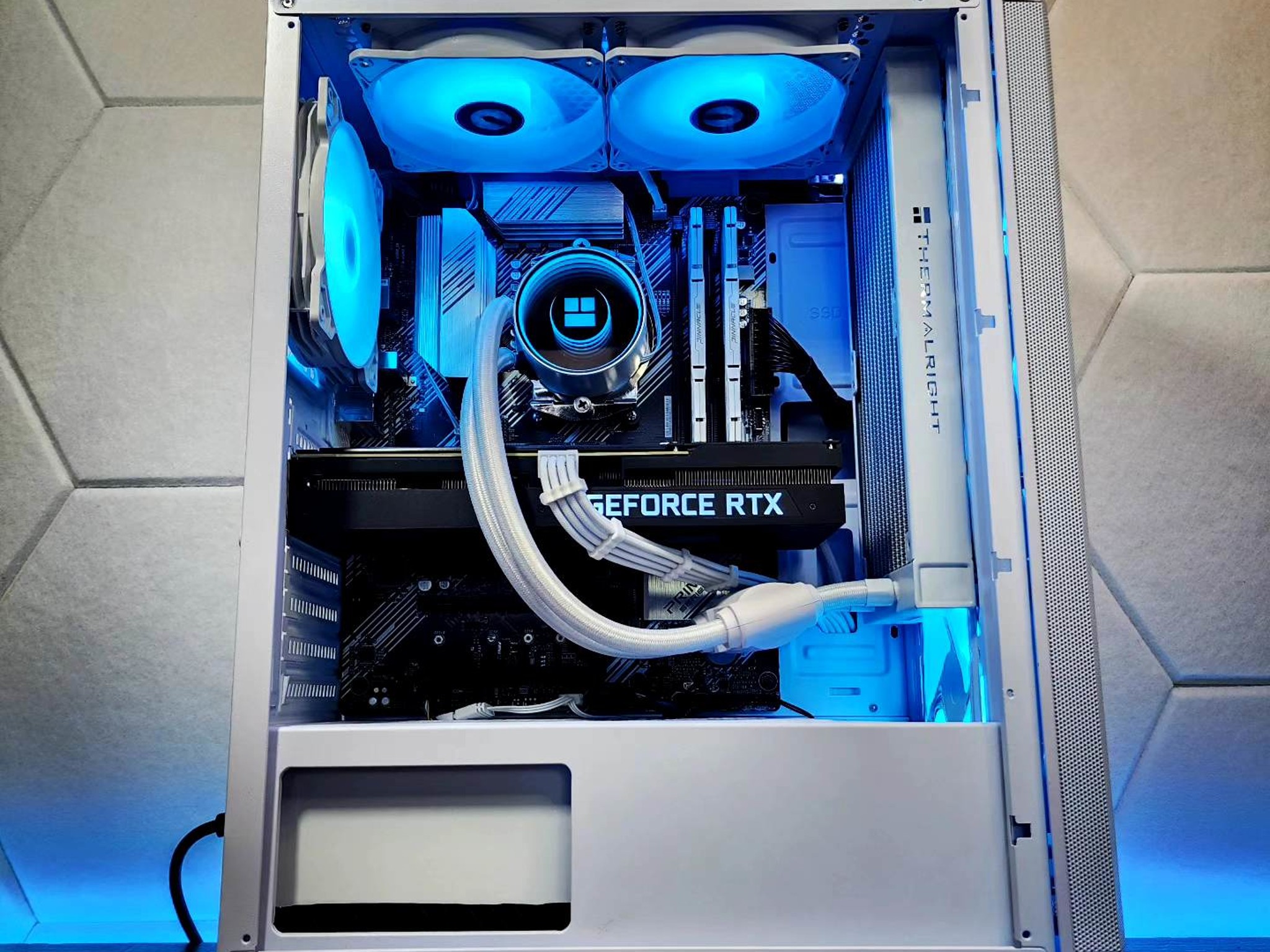 💙🤍💙 RTX 3070 // Ryzen 5 5600 // 16GB 3600MHz // 2TB NVMe Gen 3