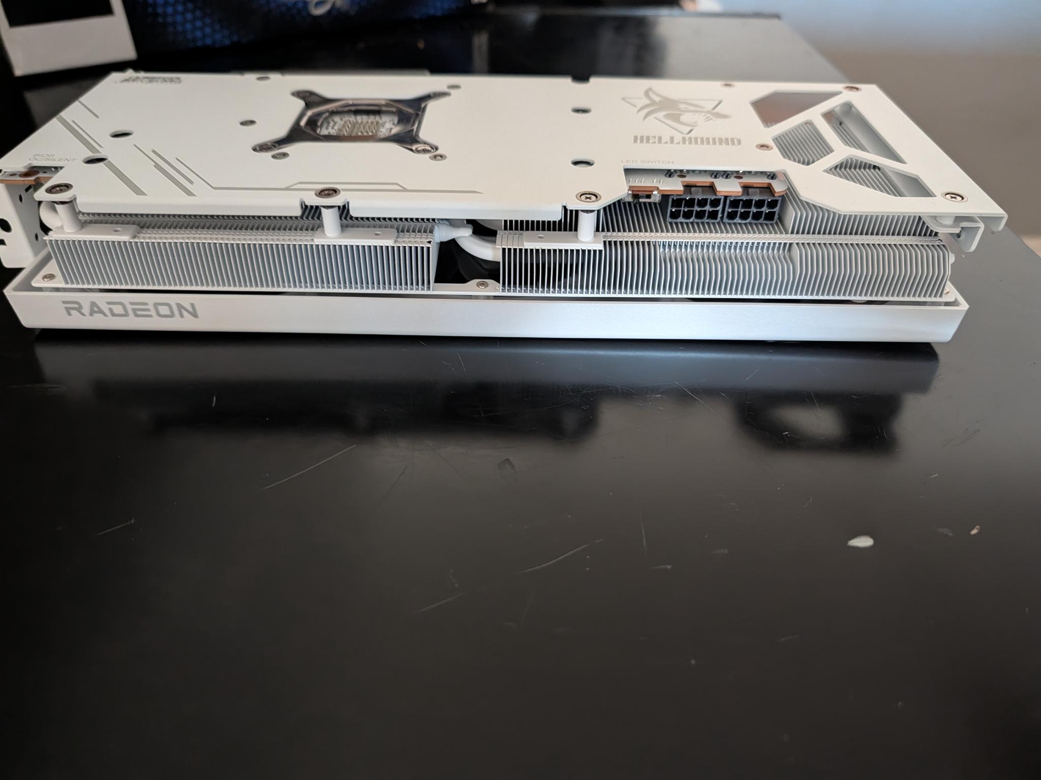 Powercolor hellhound RX 7800 XT white