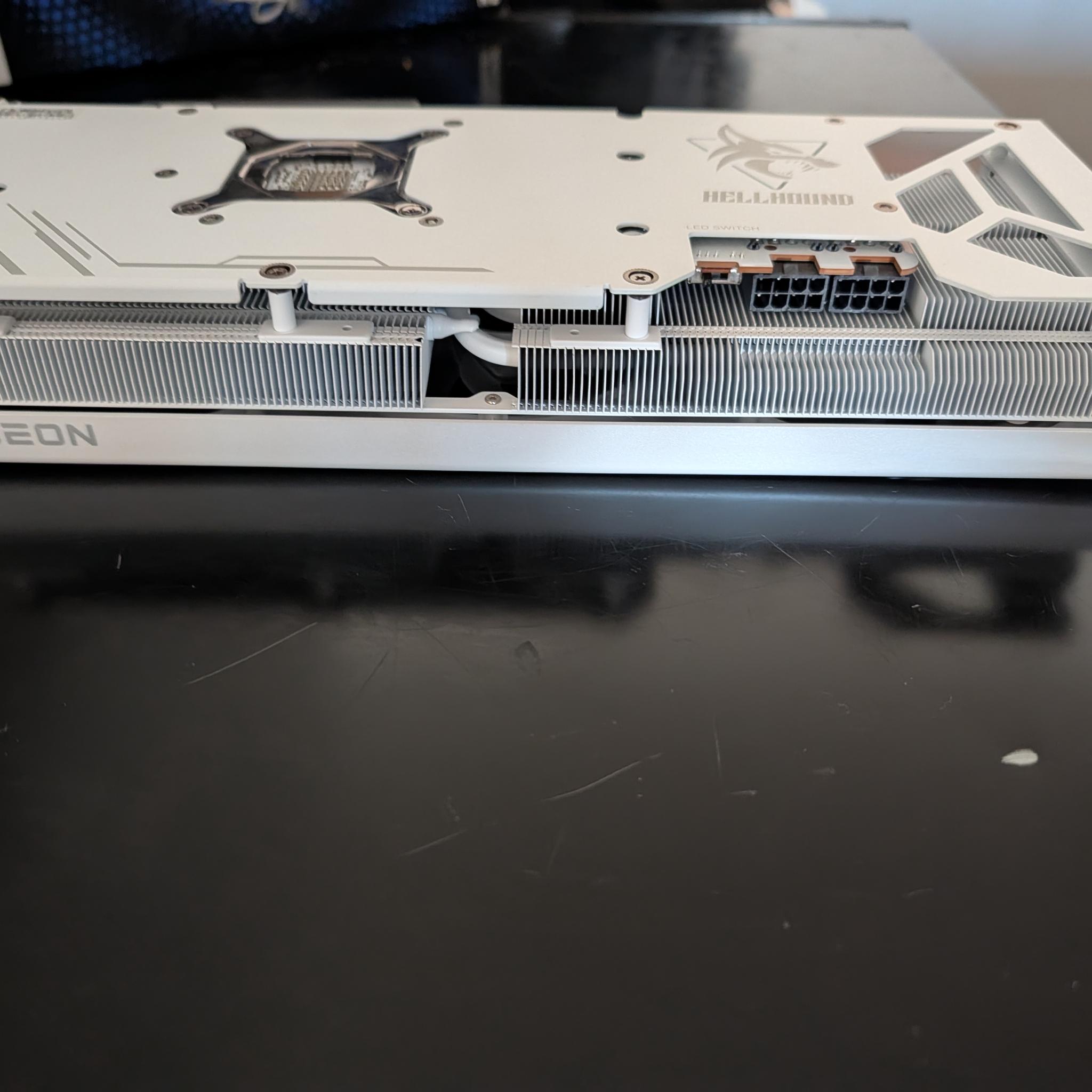 Powercolor hellhound RX 7800 XT white