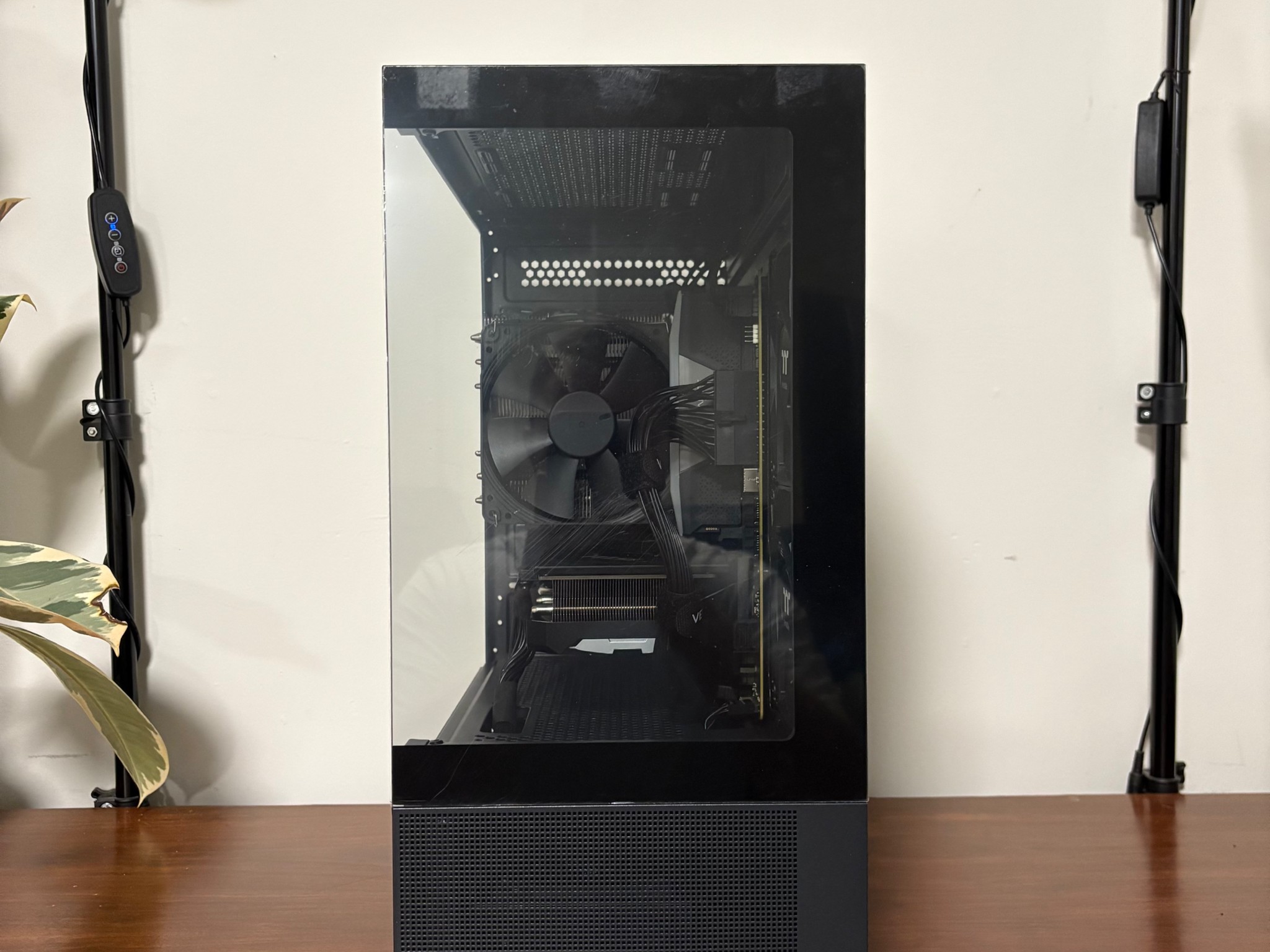 RTX 4070 TI Super | Ryzen 7 7700X | 32GB DDR4 | 1 TB SSD | 750W PSU | 3x 120mm Fan | mATX Case