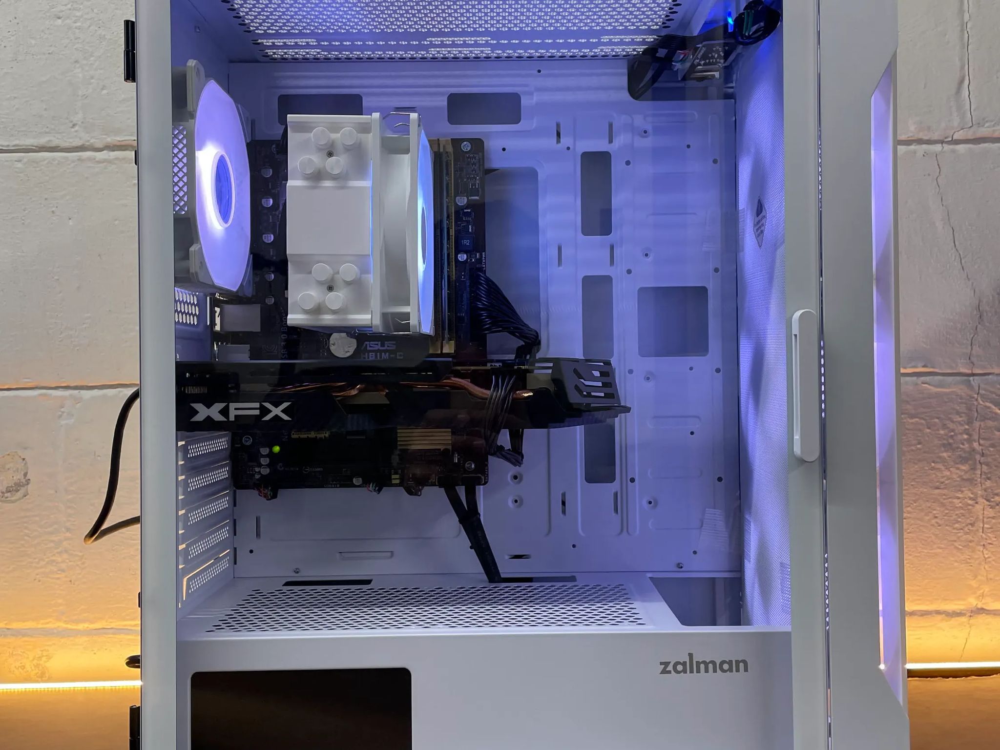 Frosty Gaming PC | Intel i7 / AMD RX580 / 8GB / 1.1TB Win 11 Pro + Wi-Fi