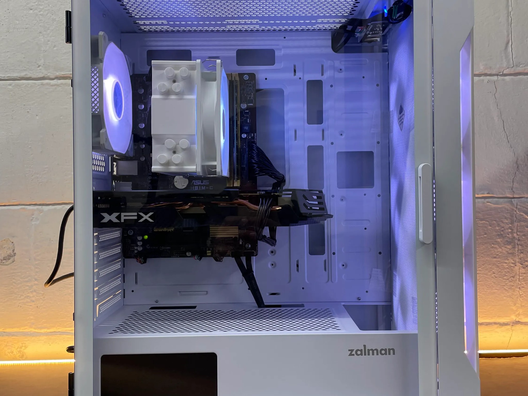 Frosty Gaming PC | Intel i7 / AMD RX580 / 8GB / 1.1TB Win 11 Pro + Wi-Fi