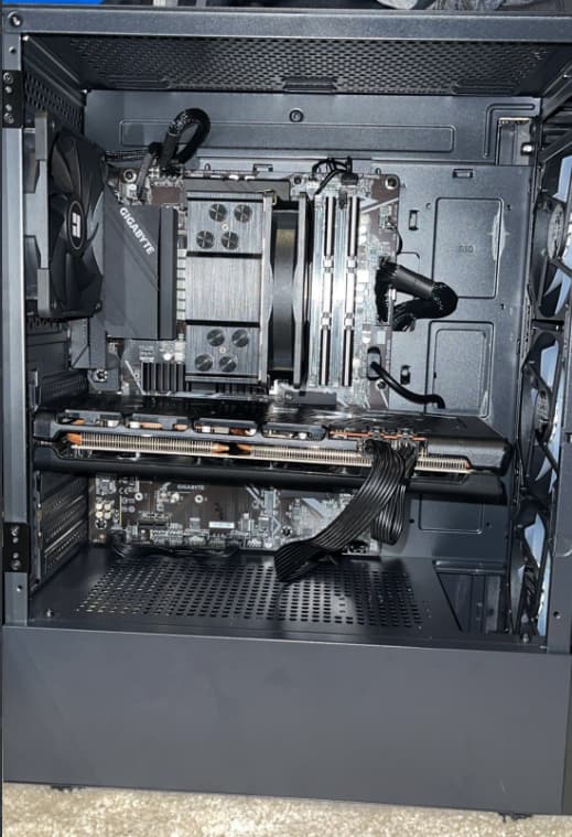 RX 5600 XT, Intel Core i3-10105F, Gigabyte Z590 UD AC (WiFi)