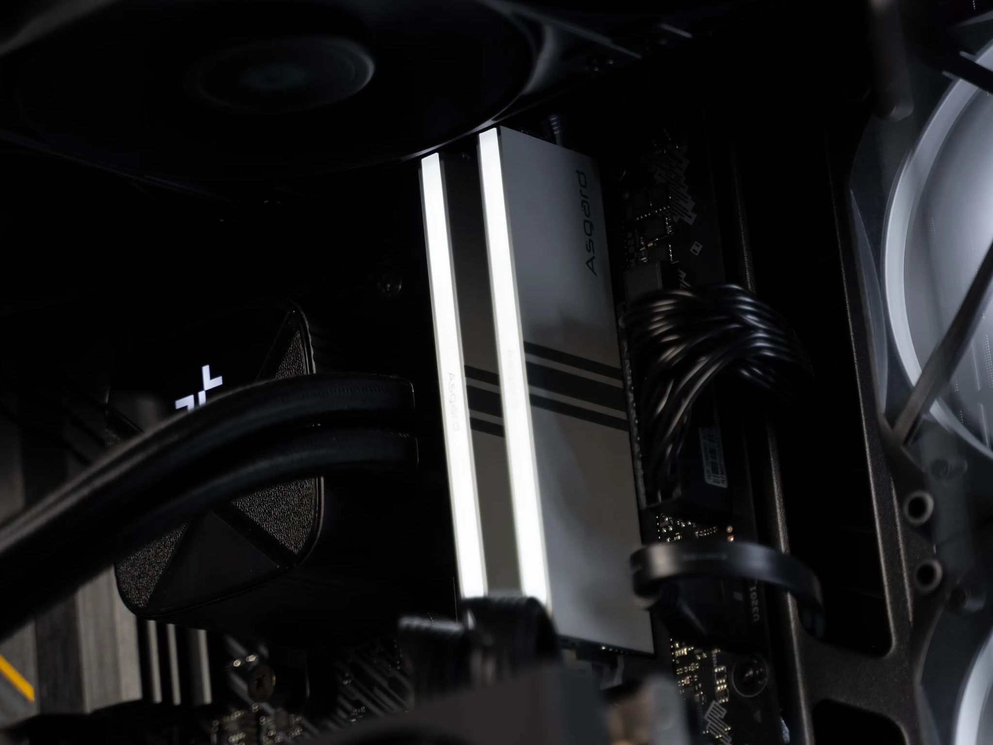 “Prebryte” RX 7700 XT Ryzen 7 32GB Windows 11 Pro 2TB Gaming PC Powerhouse
