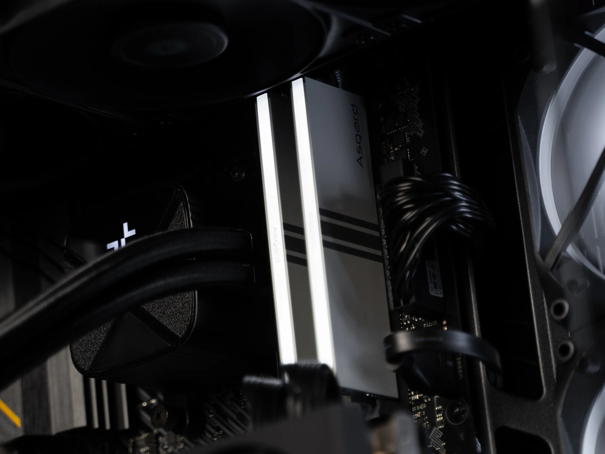 “Prebryte” RX 7700 XT Ryzen 7 32GB Windows 11 Pro 2TB Gaming PC Powerhouse