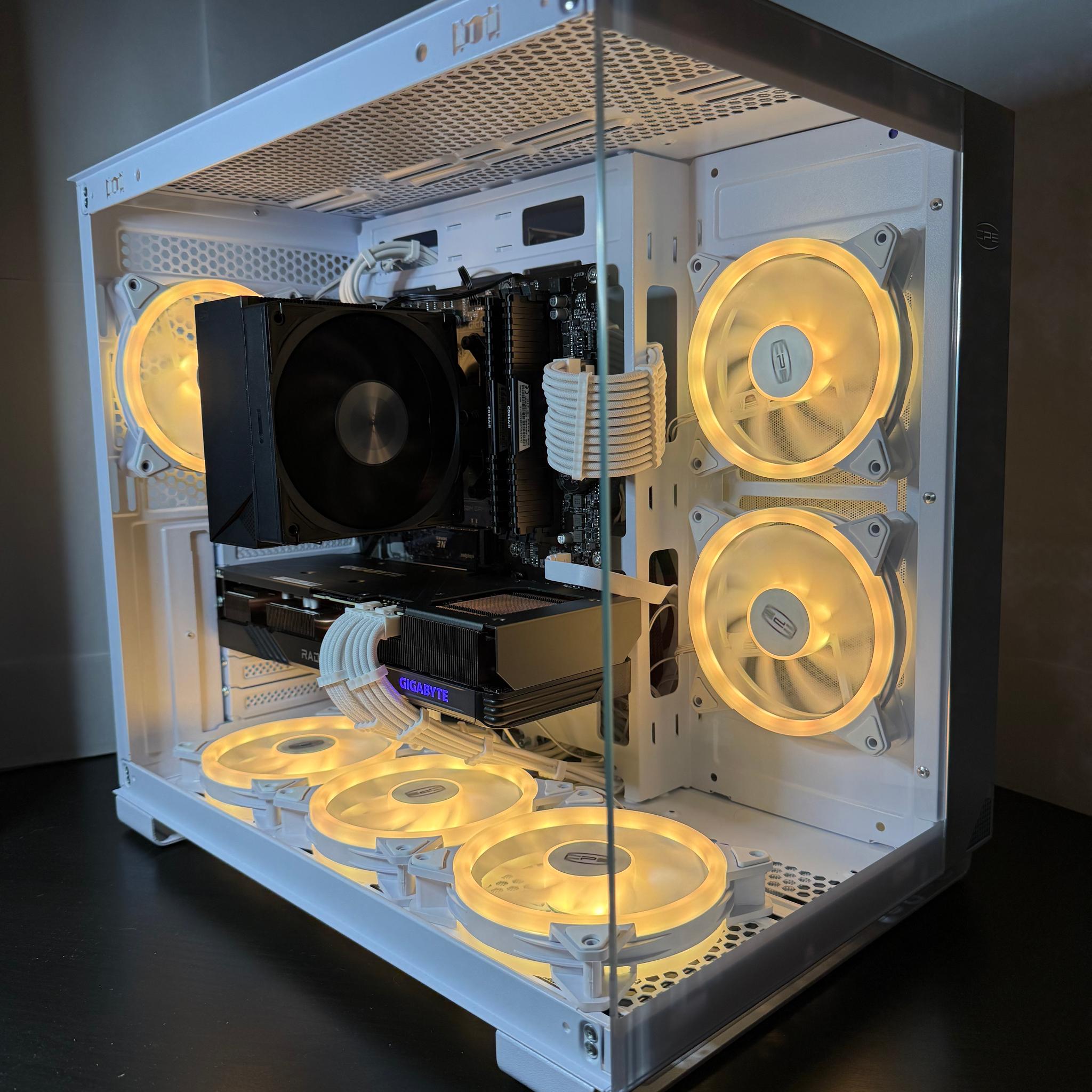 Gaming PC // Gigabyte RX 7600XT 12GB // Ryzen 5 5500 // 16 GB Ram // 1 TB NVME SSD
