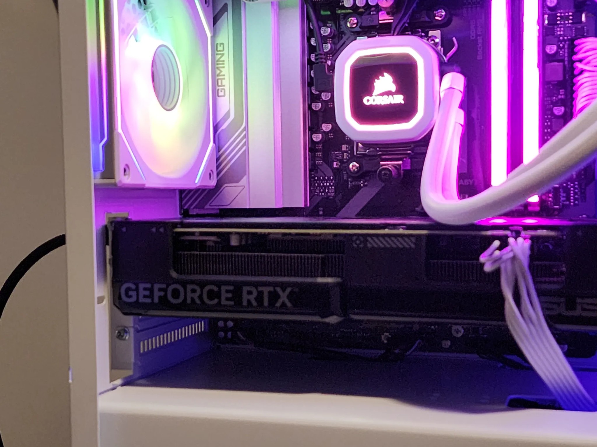 💥Versatile White PC💥 RTX 4070 | Ryzen 7 7700X | 32GB DDR5 | 1TB NVME M.2 | Windows 11 Pro