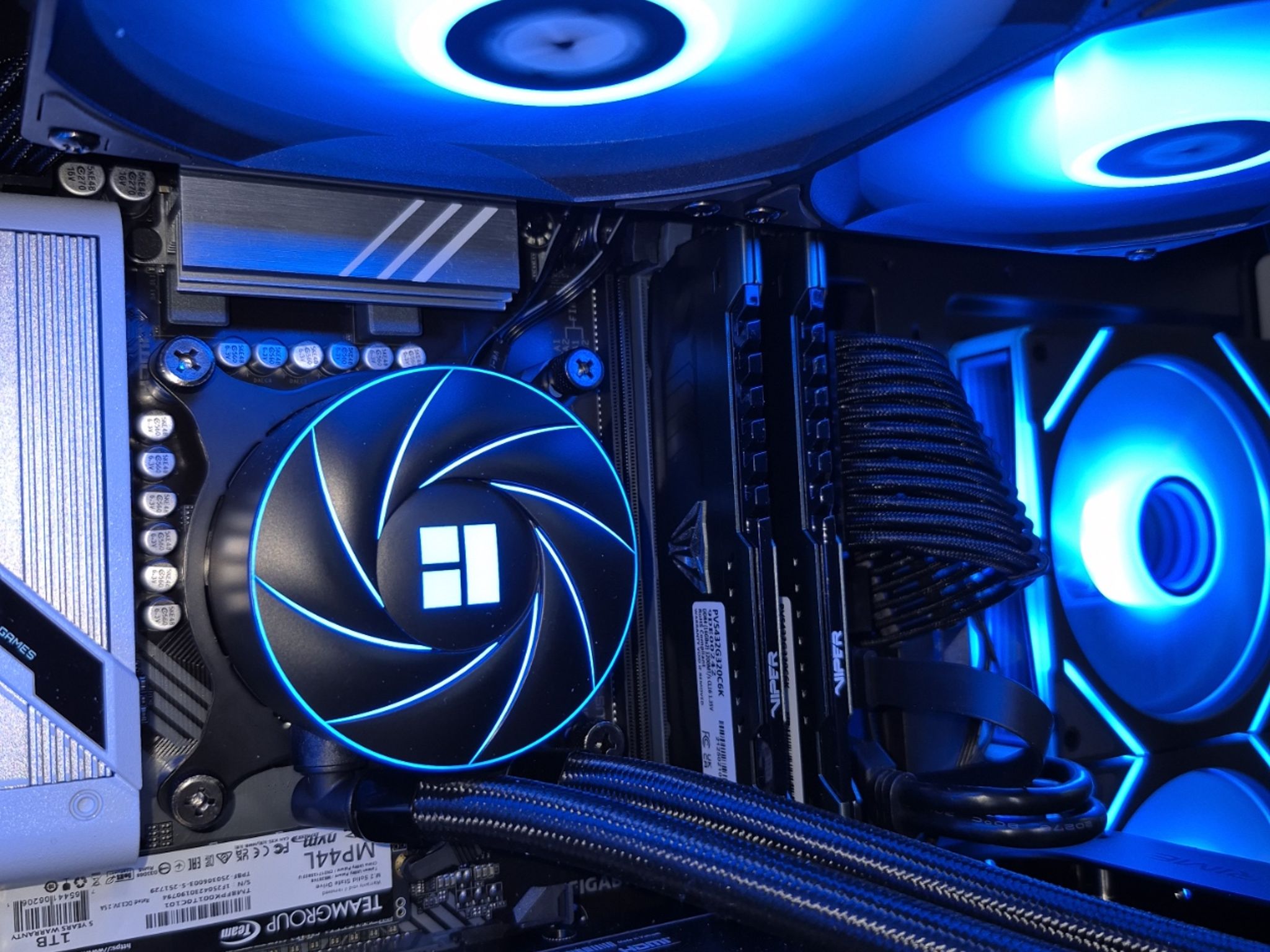 1440p Gaming Desktop PC, Intel i5 14600k, AMD RX 9600 XT 16 GB, 1TB SSD, 32GB DDR4