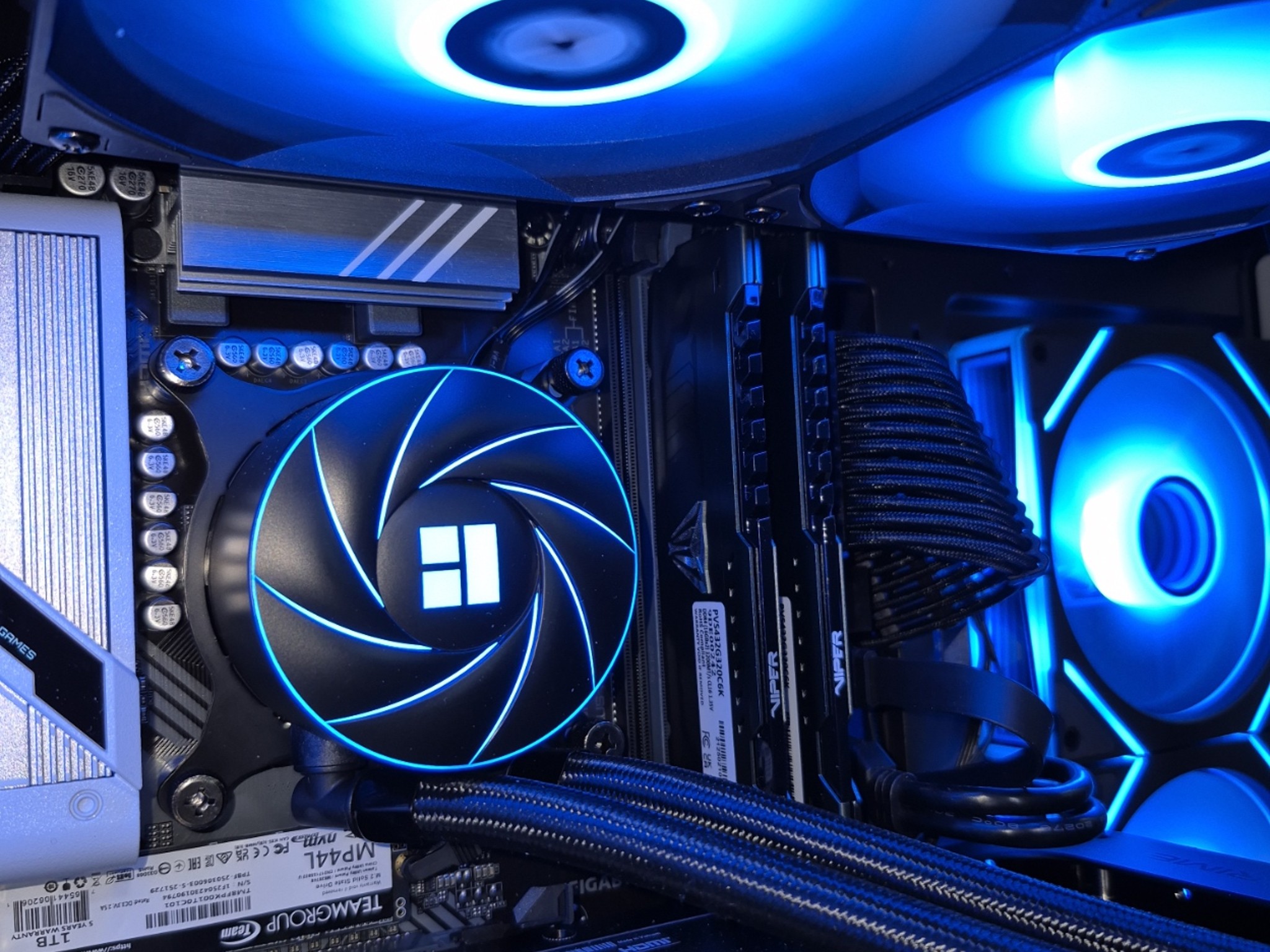 1440p Gaming Desktop PC, Intel i5 14600k, AMD RX 9600 XT 16 GB, 1TB SSD, 32GB DDR4
