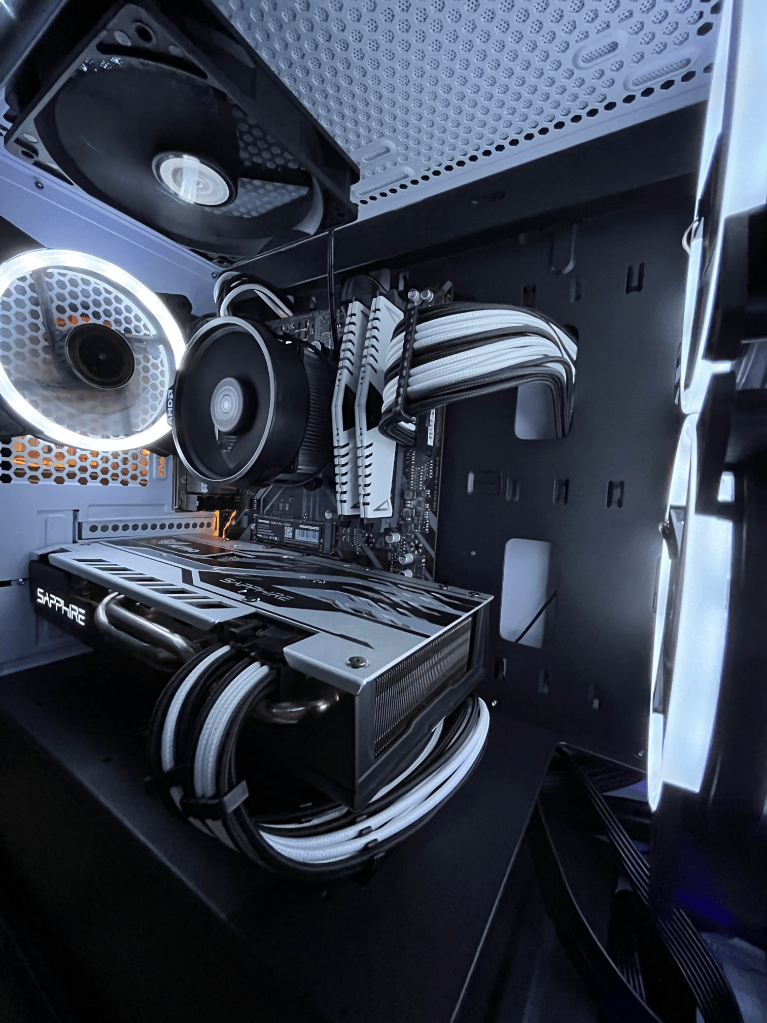 White Spade | Entry Level Gaming PC | Ryzen 3 3200G | RX 570 4GB