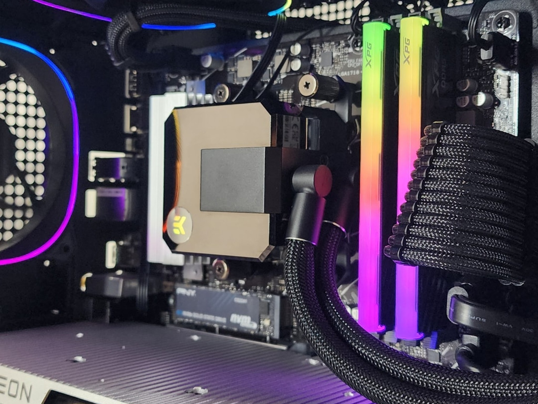 Gaming PC Ryzen 7 9700X 32GB RAM 2TB SSD RX 7900 XTX 24GB Windows 11 Computer