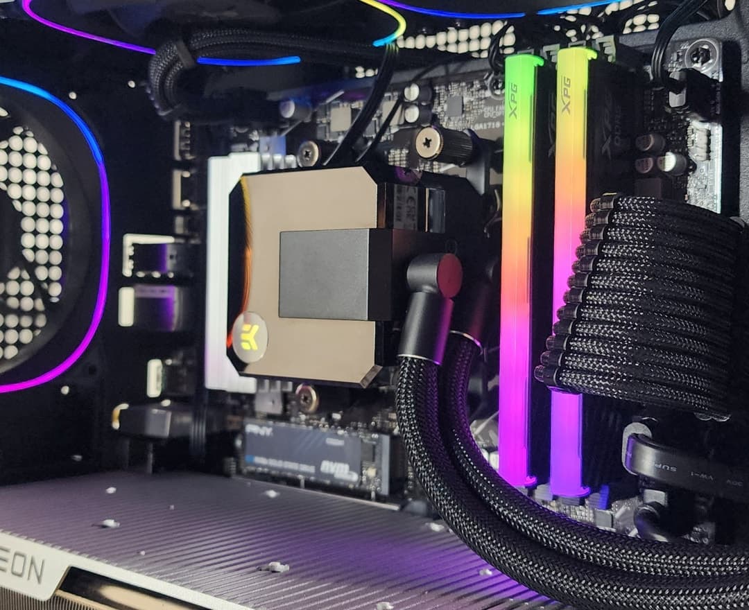 Gaming PC Ryzen 7 9700X 32GB RAM 2TB SSD RX 7900 XTX 24GB Windows 11 Computer