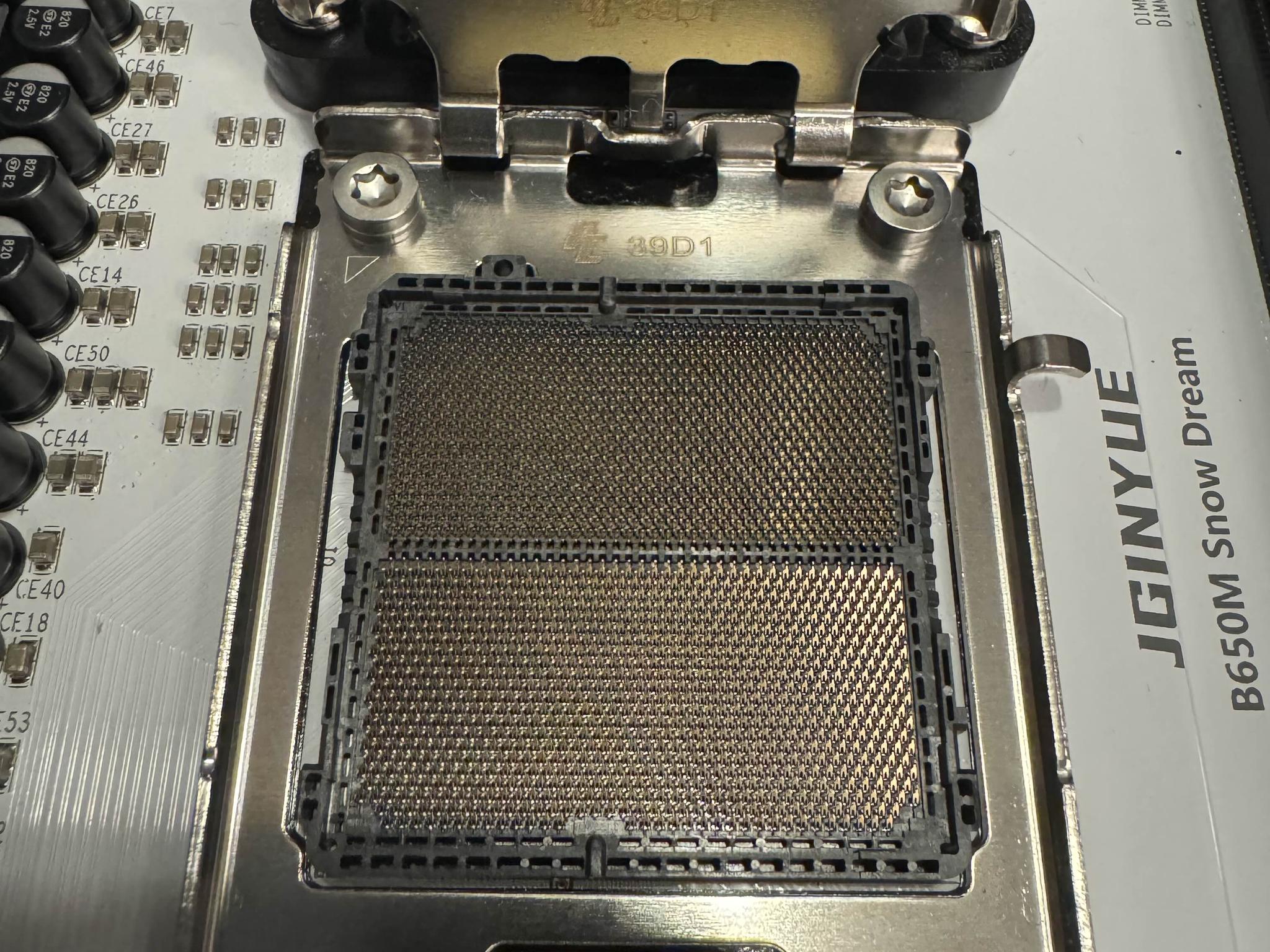 JGINYUE B650M Snow Dream motherboard + WiFi/Bluetooth installed