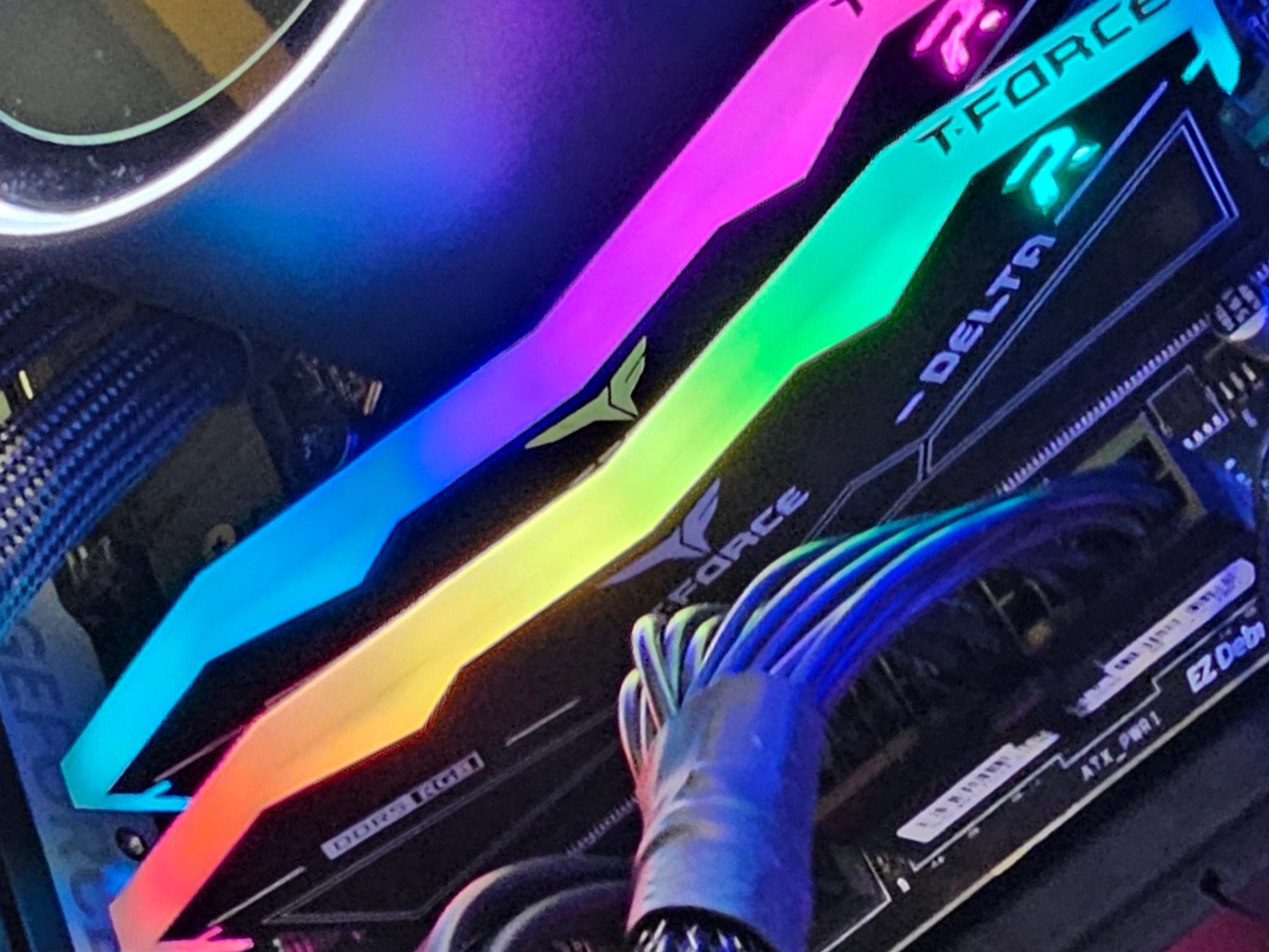 32GB DDR5 (2x16GB) CL32 5600MT/s RGB T-Force DELTA R