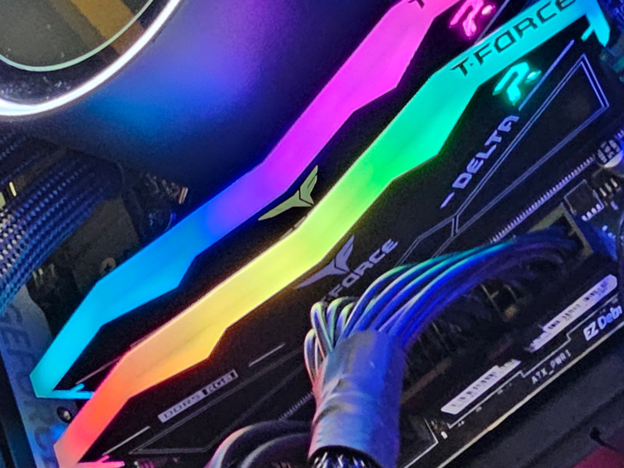 32GB DDR5 (2x16GB) CL32 5600MT/s RGB T-Force DELTA R | Jawa