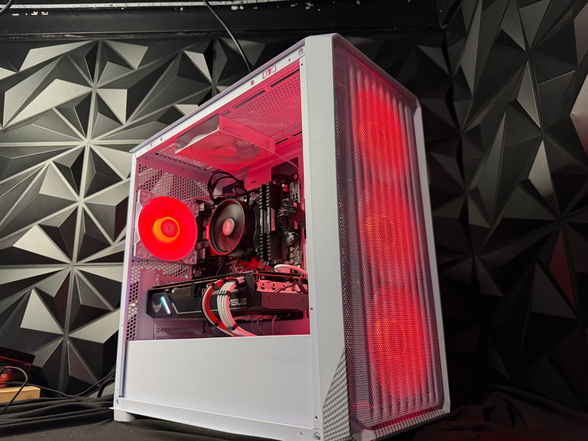 🔴⚡ RED FIBER ⚡🔴 Ryzen 5 5500| RX 5700XT| 16 GB DDR4| 750 GB NVMe| 650W Gold PSU