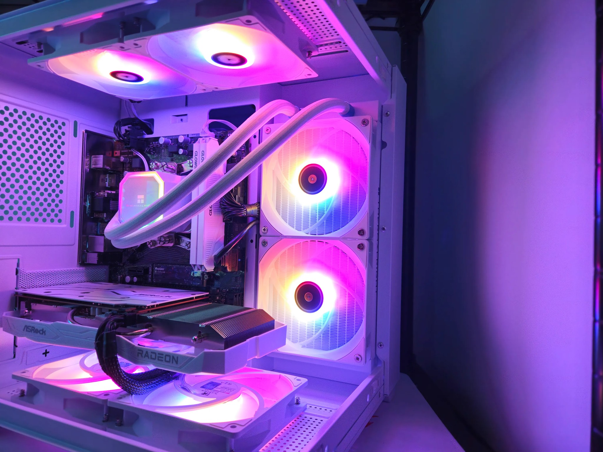 Arctic Rig Ryzen 5 / 16GB / 1TB SSD / RX 6600