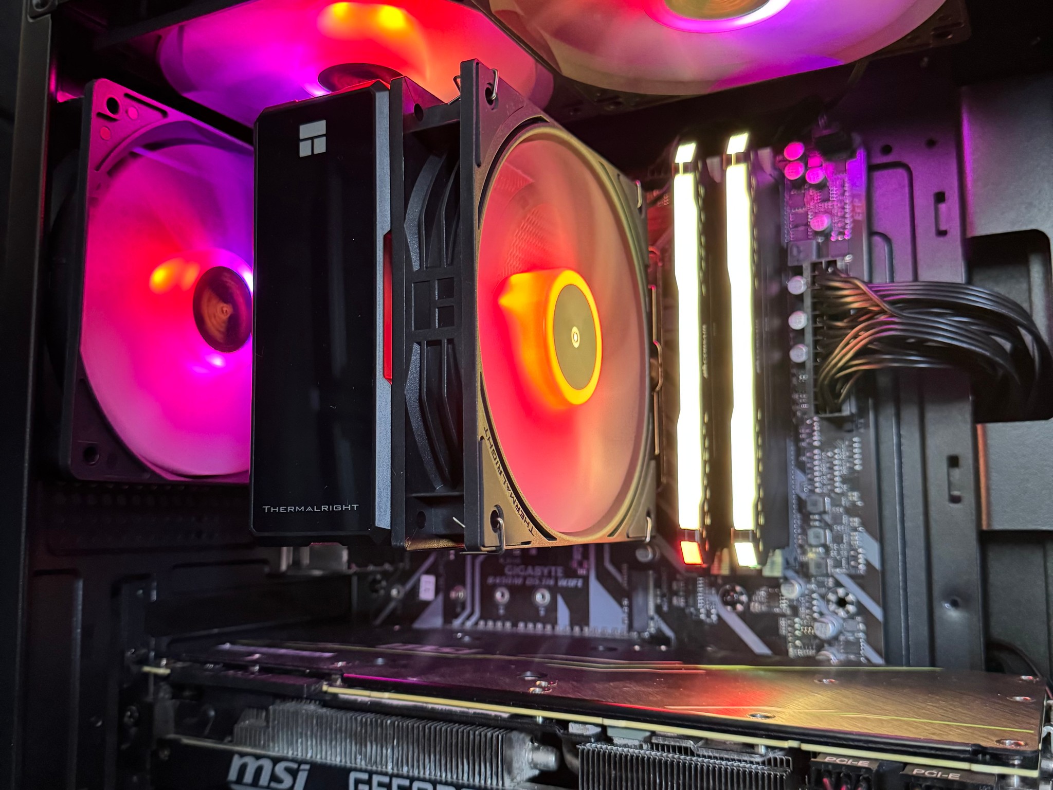 RTX 2080 / AMD Ryzen 7 3700X / 16GB DDR4 / 240GB SSD + 2TB HDD