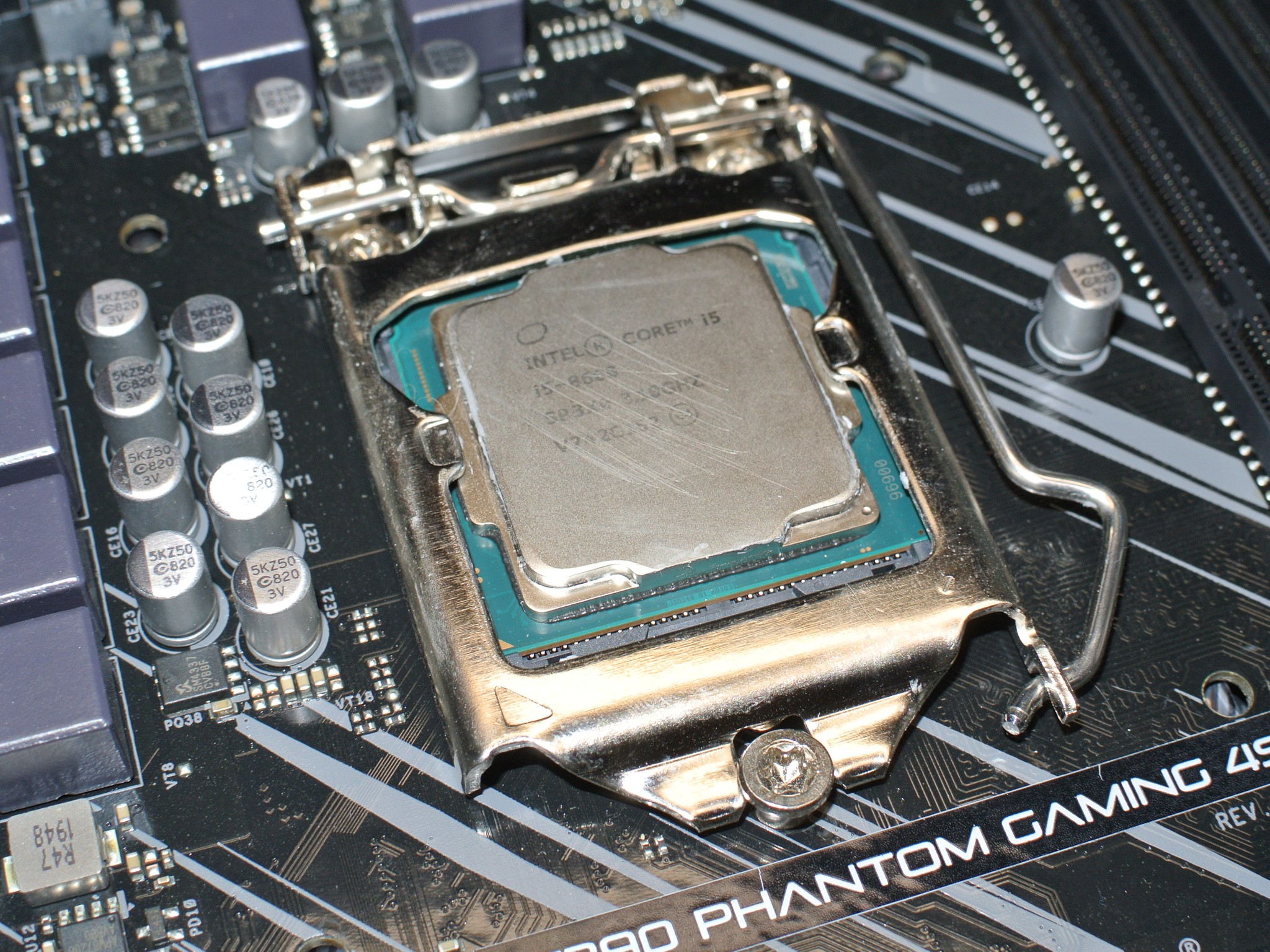 ASRock z390 Phantom Gaming Motherboard w/ i5 8600 CPU Bundle